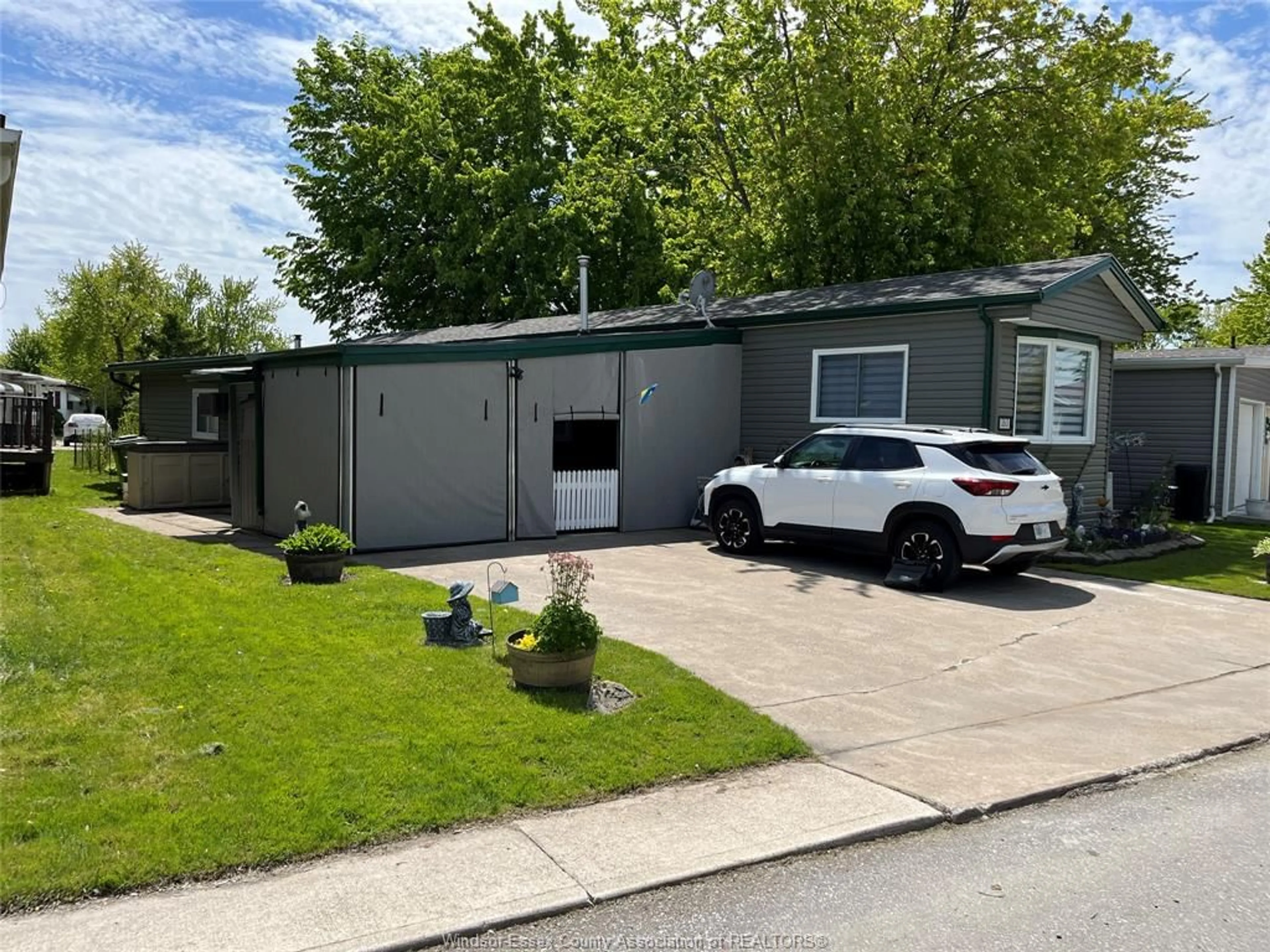 Unknown for 263 BEVERLY, Essex Ontario N8M 2B5