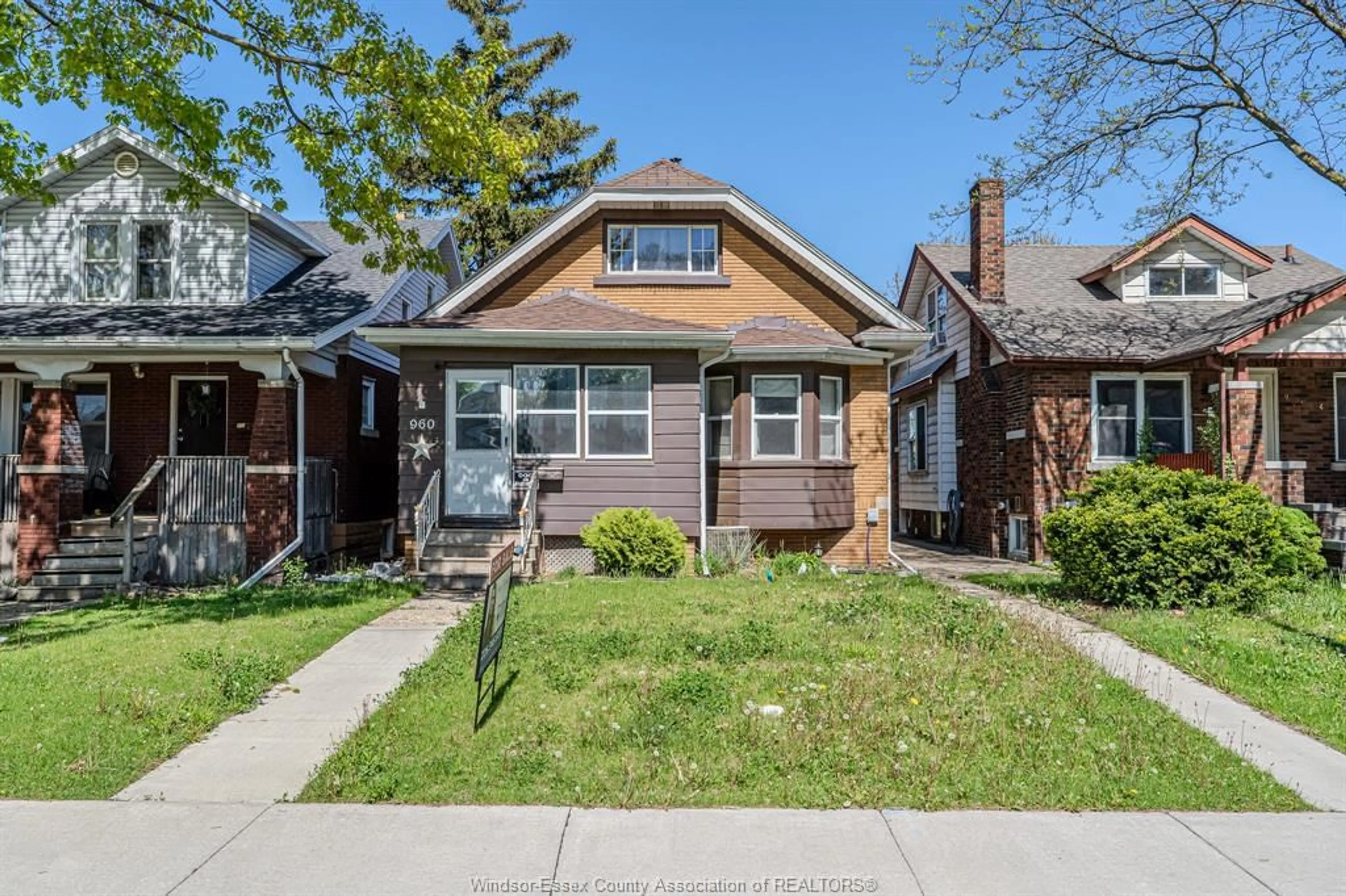 Home with brick exterior material, street for 960 CURRY, Windsor Ontario N9B 2C5