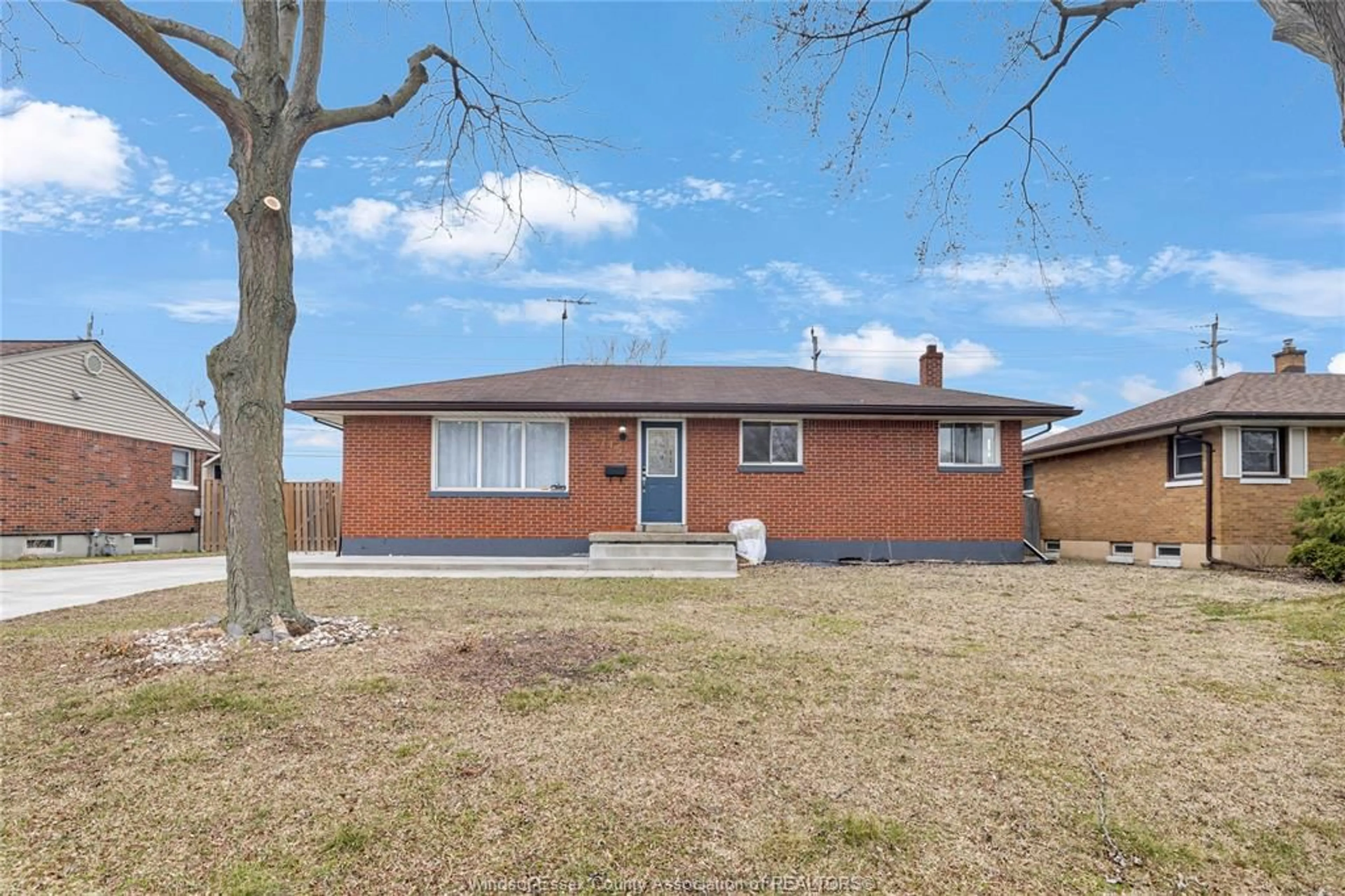 Home with brick exterior material, street for 2715 ASKIN Ave, Windsor Ontario N9E 3H9