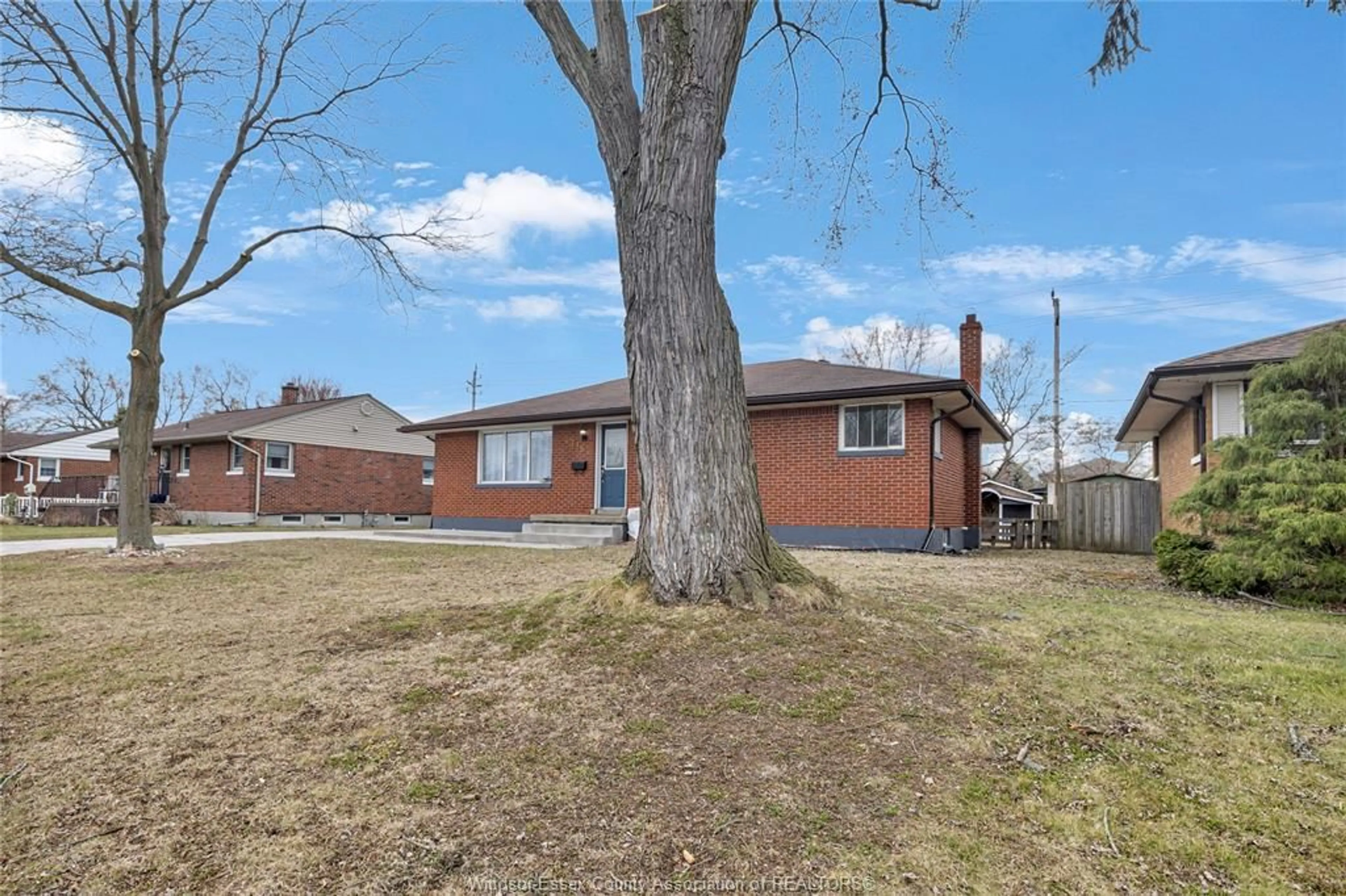 Home with brick exterior material, street for 2715 ASKIN Ave, Windsor Ontario N9E 3H9