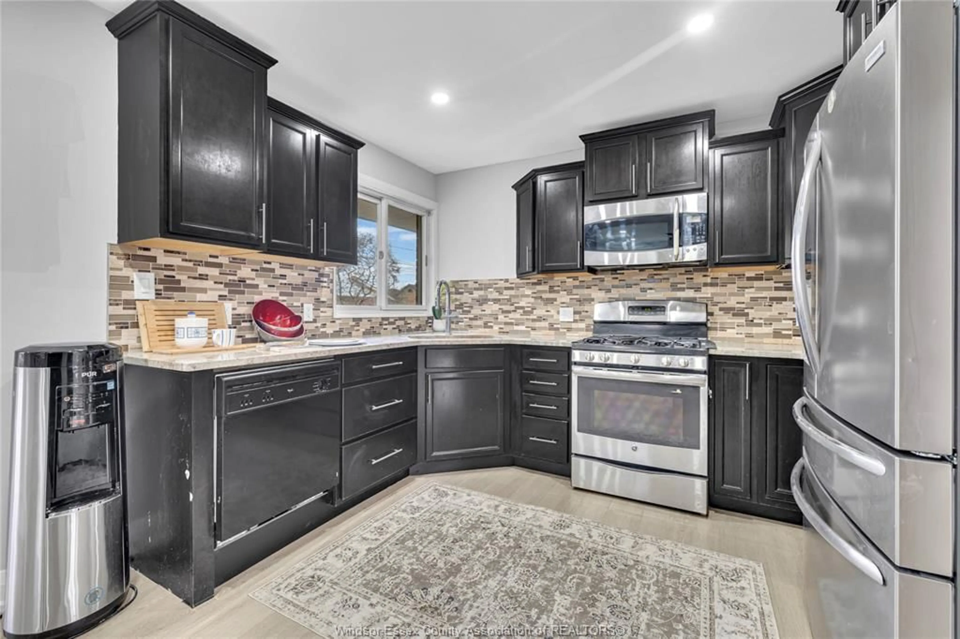 Open concept kitchen, ceramic/tile floor for 2715 ASKIN Ave, Windsor Ontario N9E 3H9