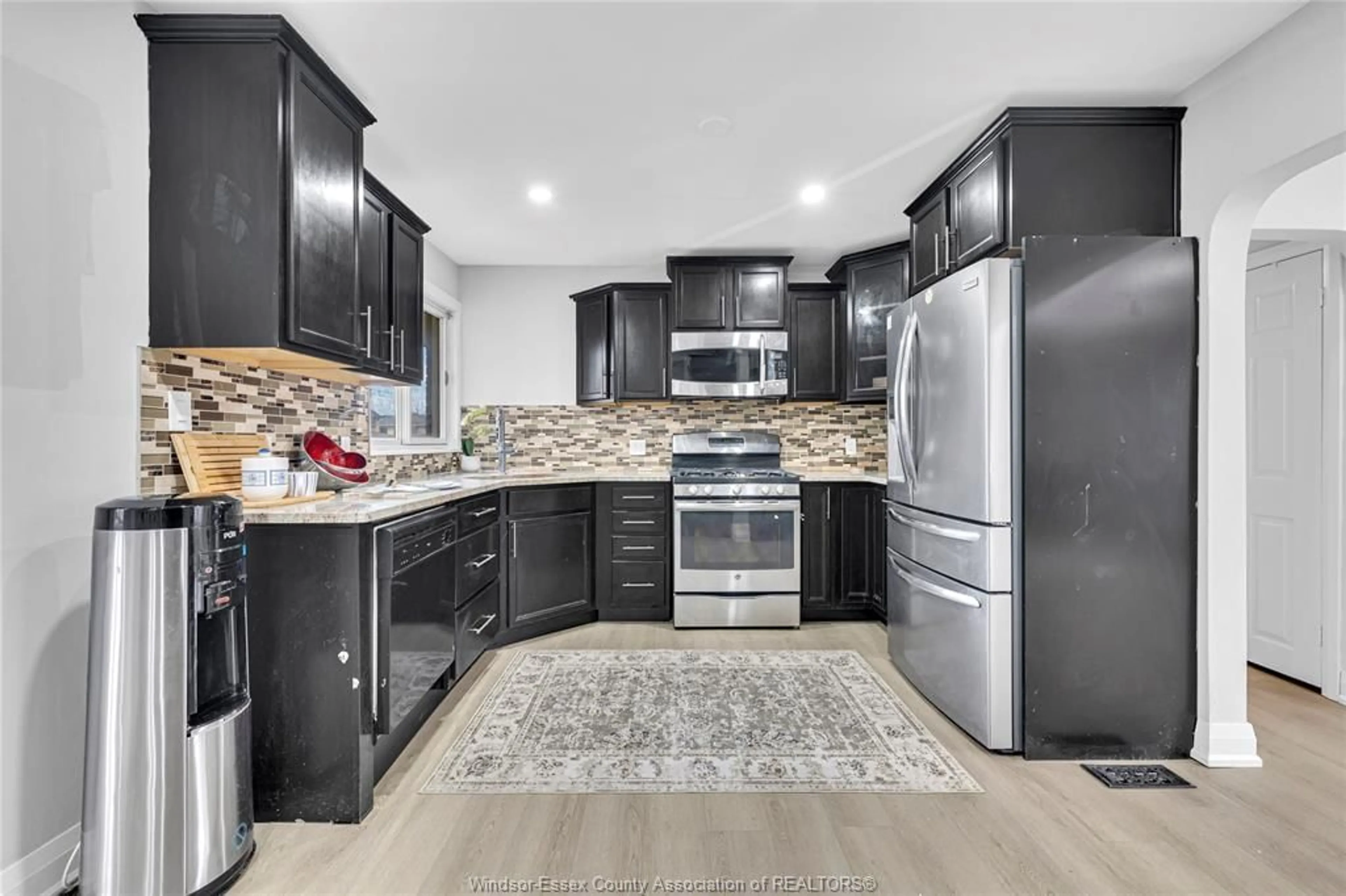 Open concept kitchen, ceramic/tile floor for 2715 ASKIN Ave, Windsor Ontario N9E 3H9