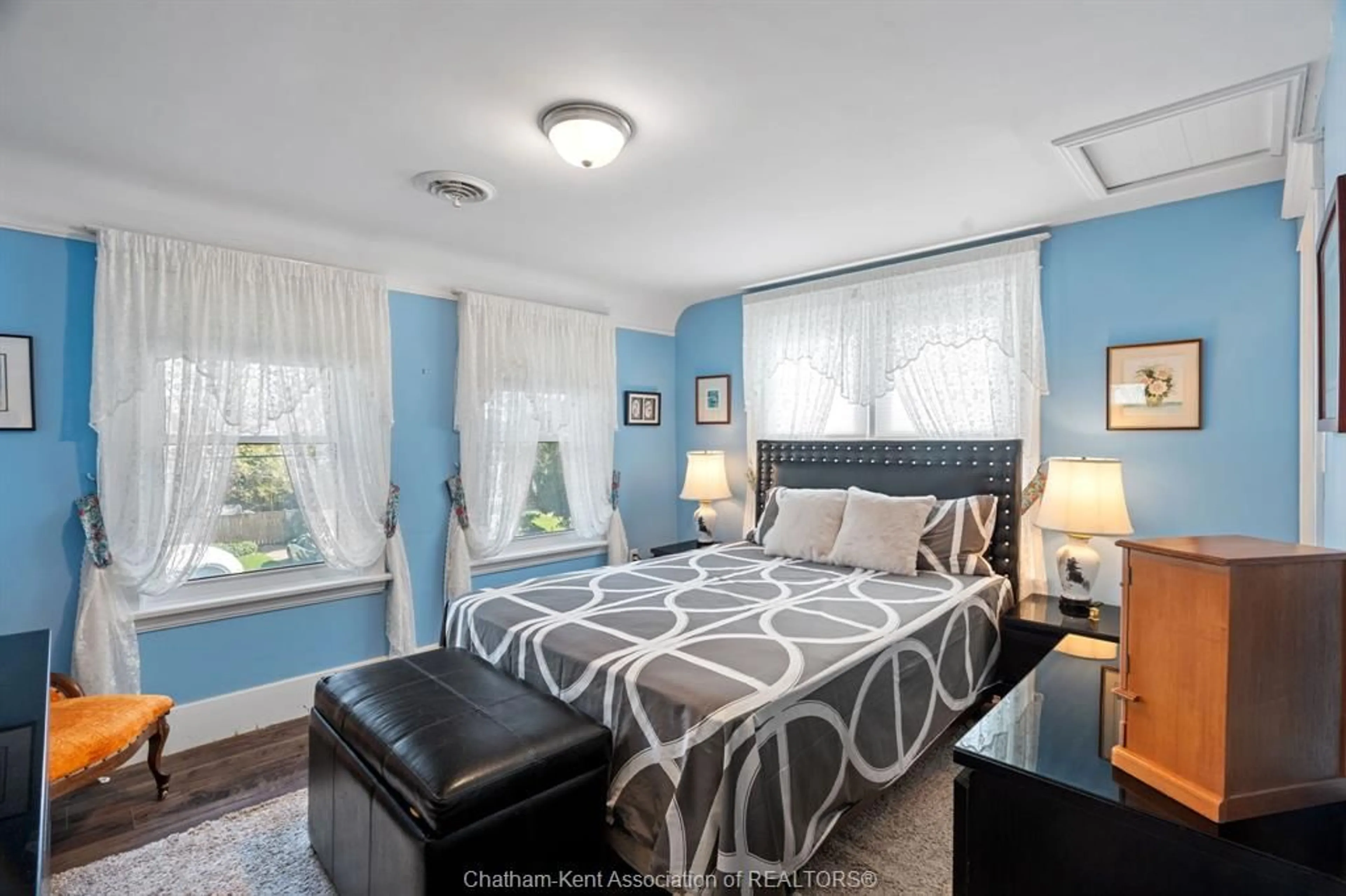 Bedroom with bed, unknown for 32 St Andrew St, St. Mary's Ontario N4X 1B2
