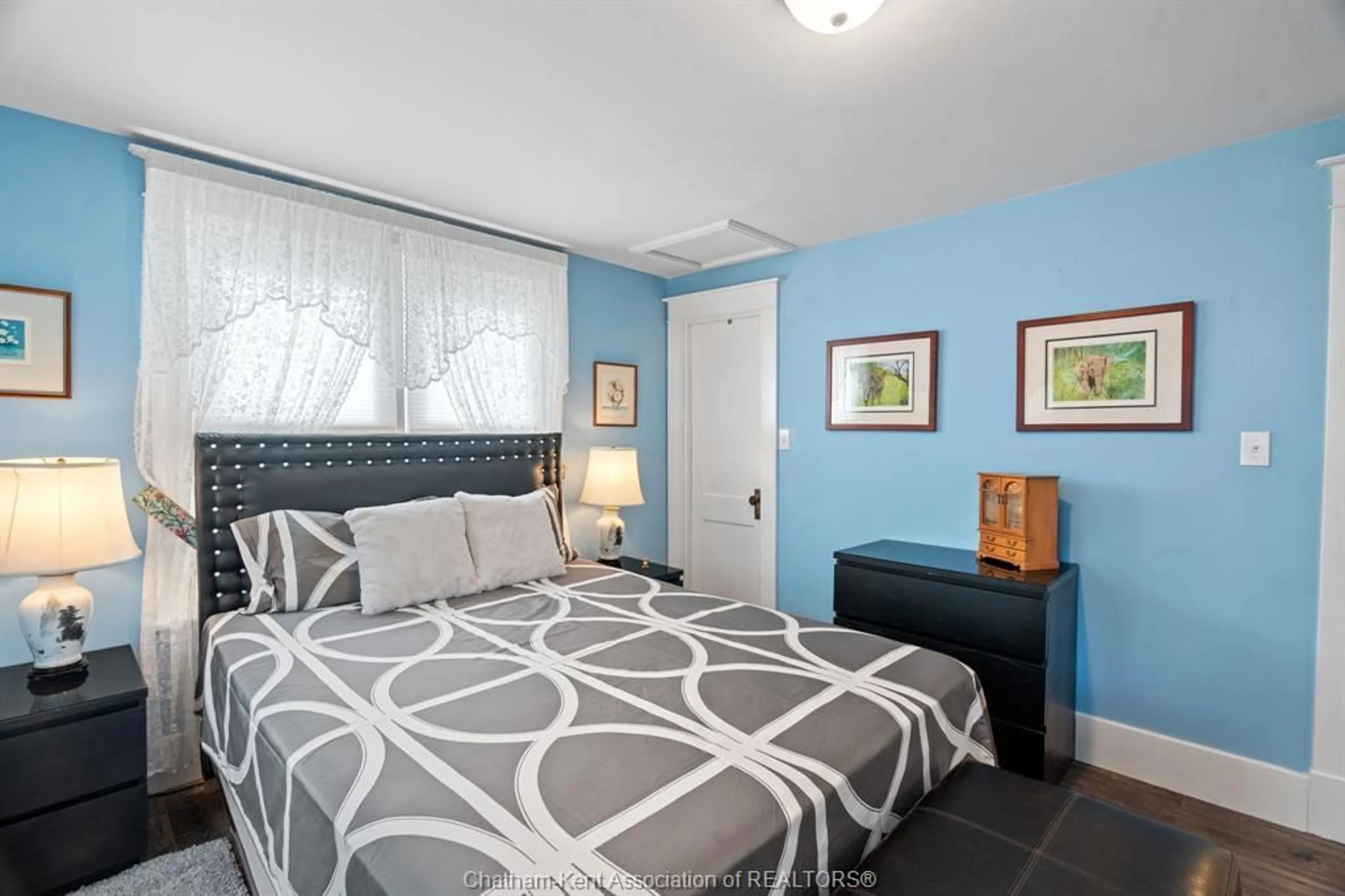 Bedroom with bed, unknown for 32 St Andrew St, St. Mary's Ontario N4X 1B2