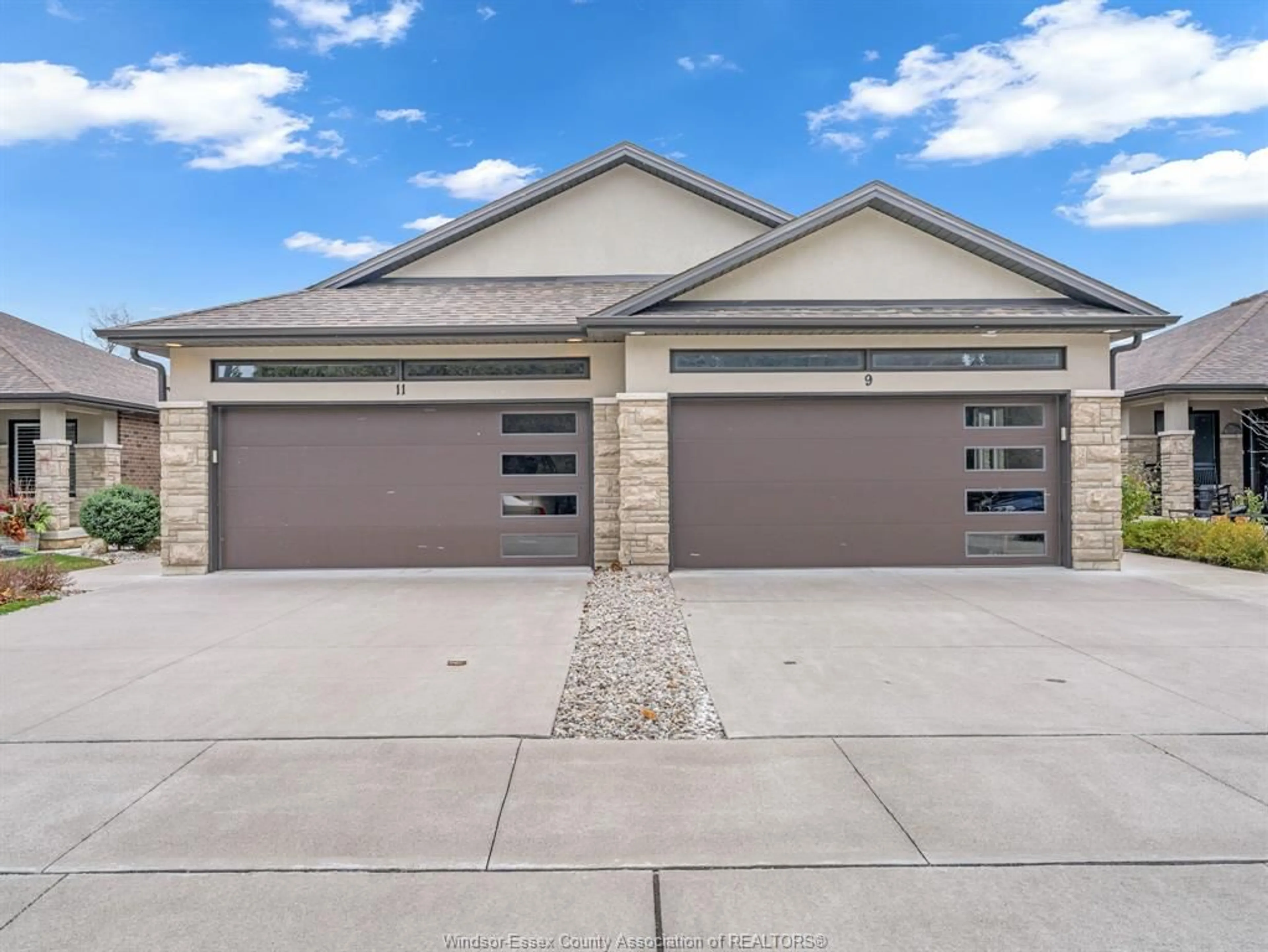 Indoor garage for 11 CRANBERRY, Kingsville Ontario N9Y 3S2