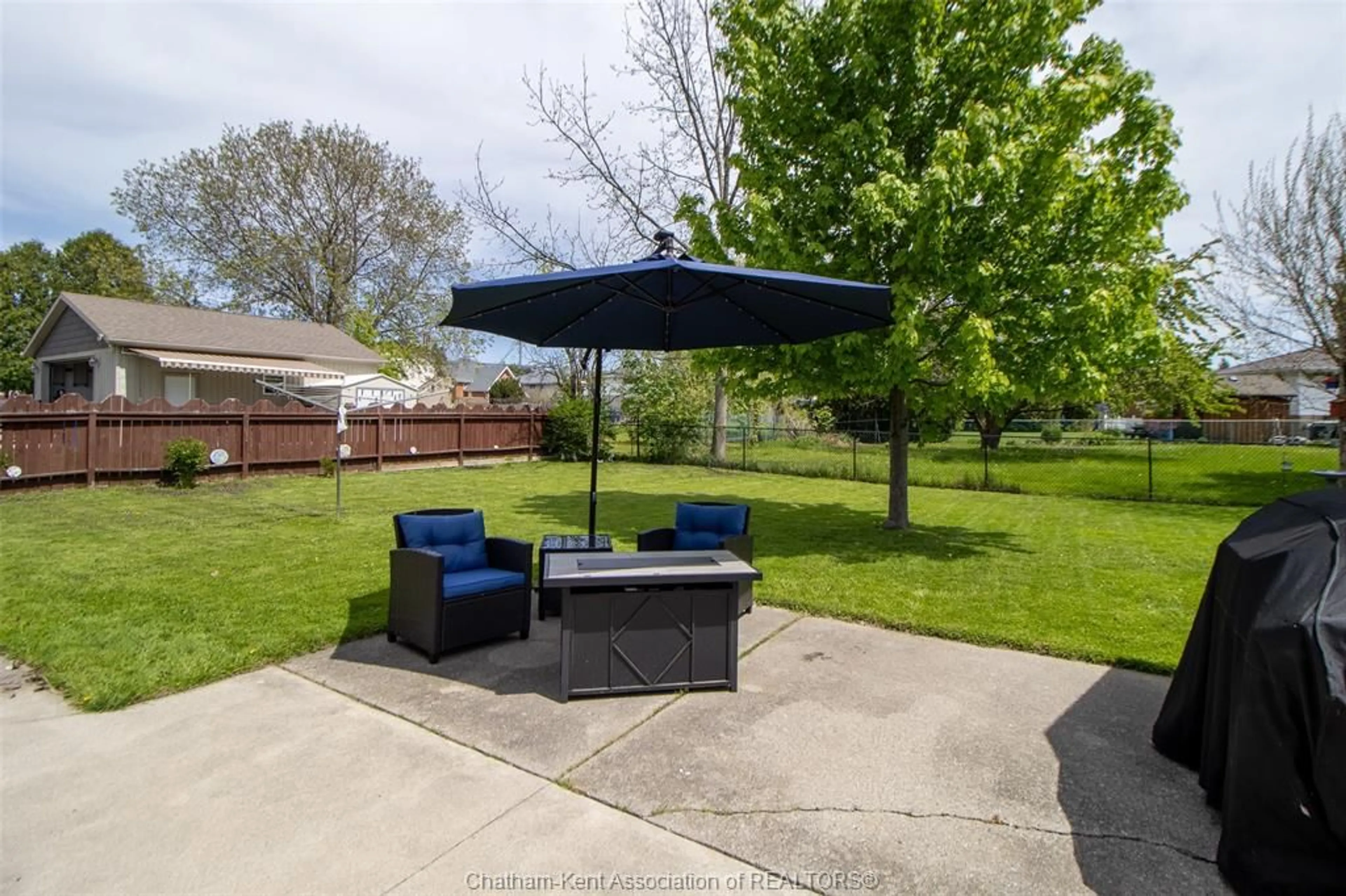 Patio, water/lake/river/ocean view for 23 Peter St, Chatham Ontario N7M 5B2