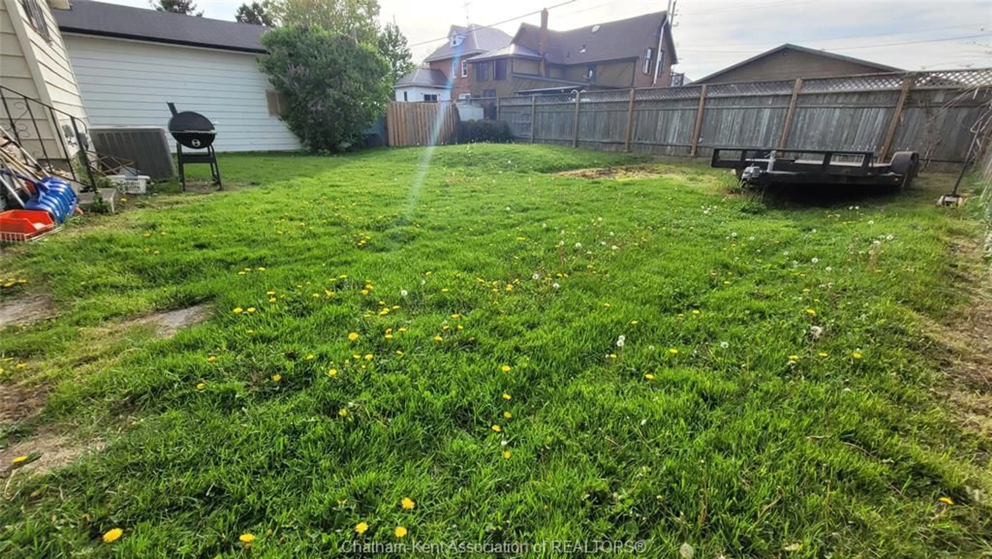 A pic from outside/outdoor area/front of a property/back of a property/a pic from drone, street for 36 Gillard St, Wallaceburg Ontario N8A 1M7