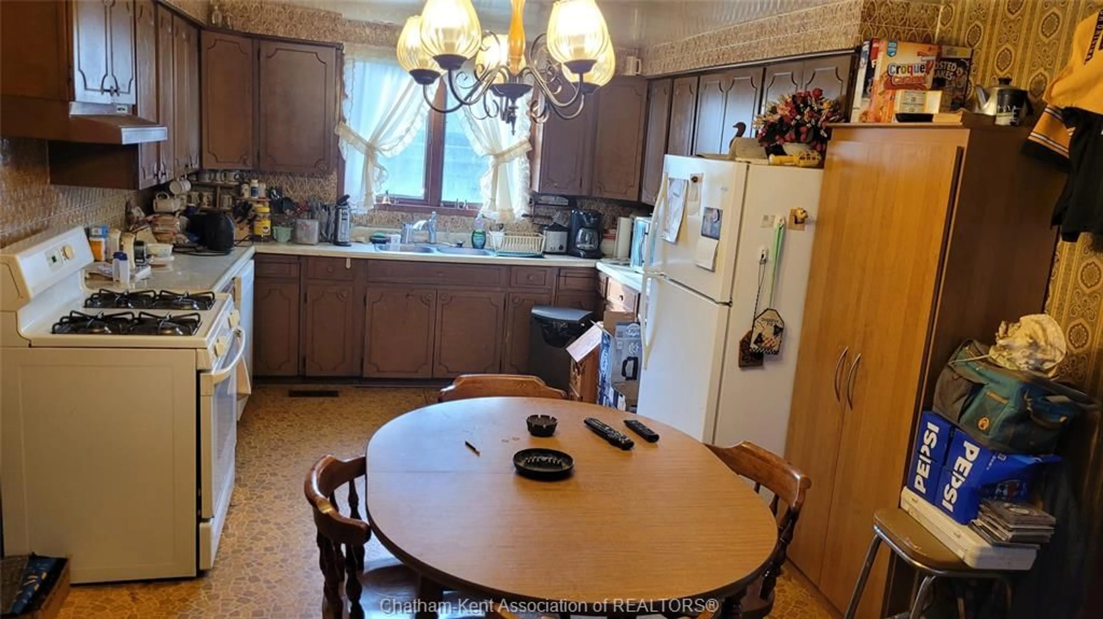 Unknown for 36 Gillard St, Wallaceburg Ontario N8A 1M7
