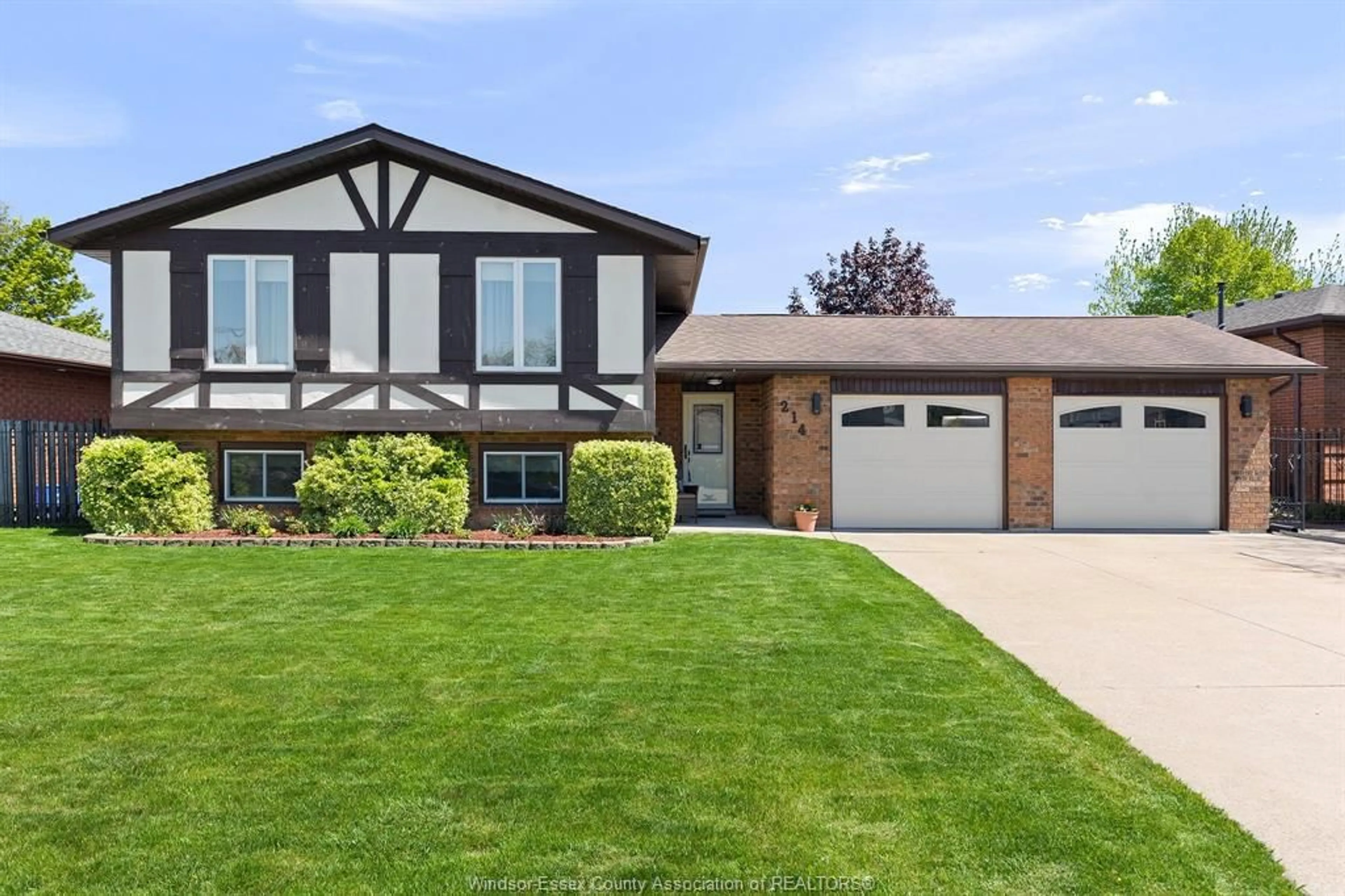 Home with vinyl exterior material, street for 214 WEDGEWOOD, Tecumseh Ontario N8N 4J5