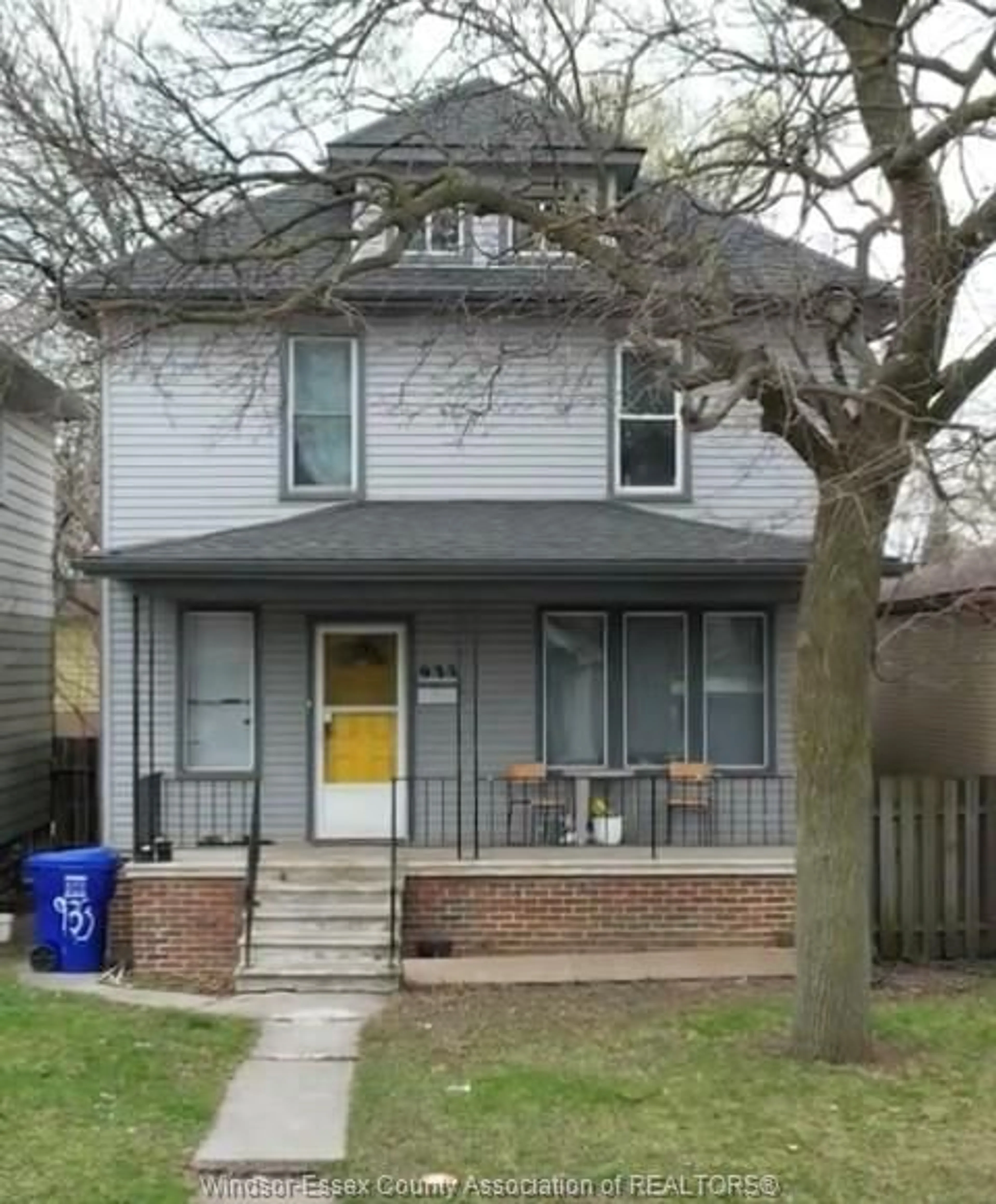 Home with brick exterior material, street for 933 CAMPBELL, Windsor Ontario N9B 2J4