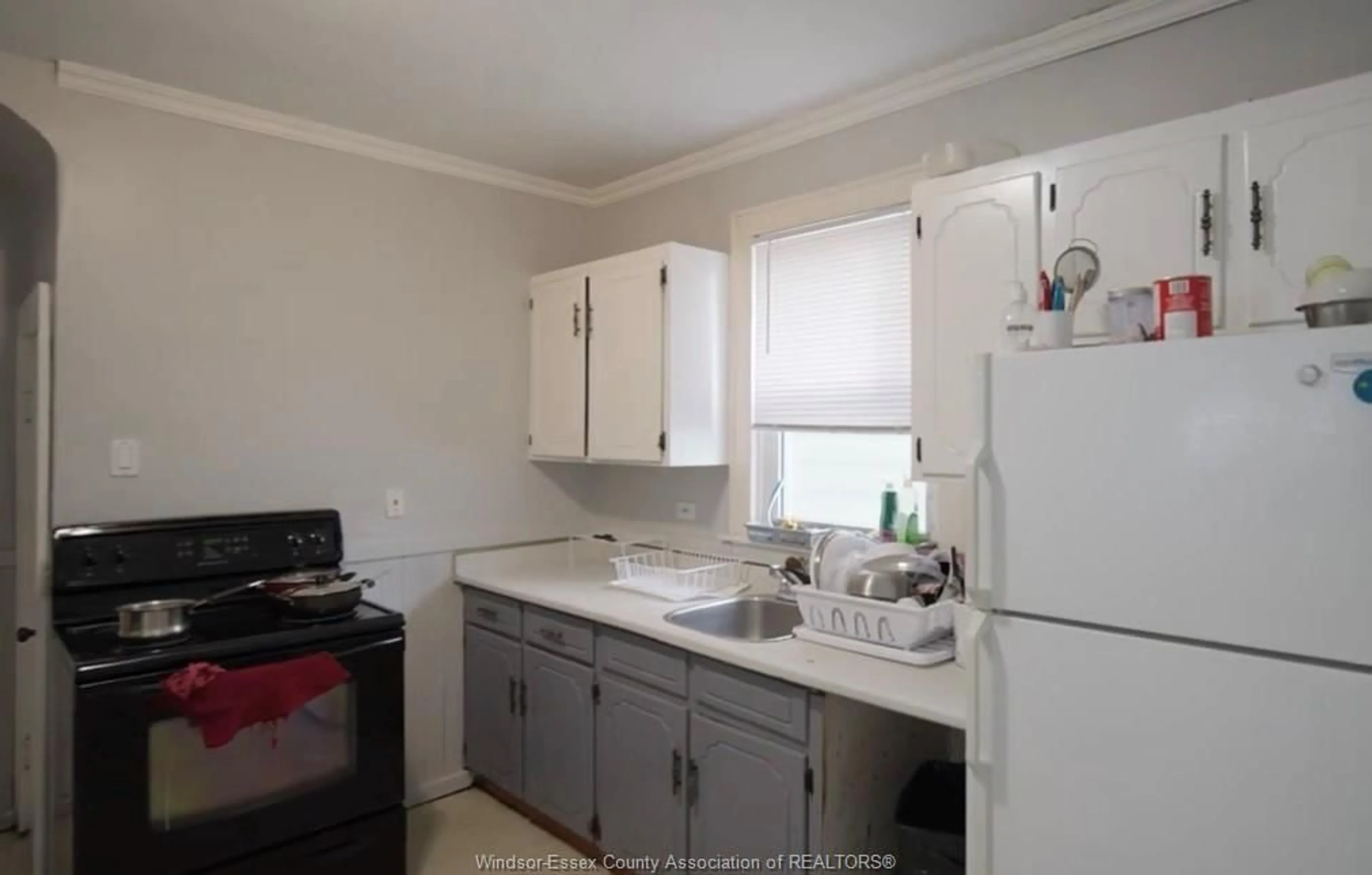 Standard kitchen, unknown for 933 CAMPBELL, Windsor Ontario N9B 2J4