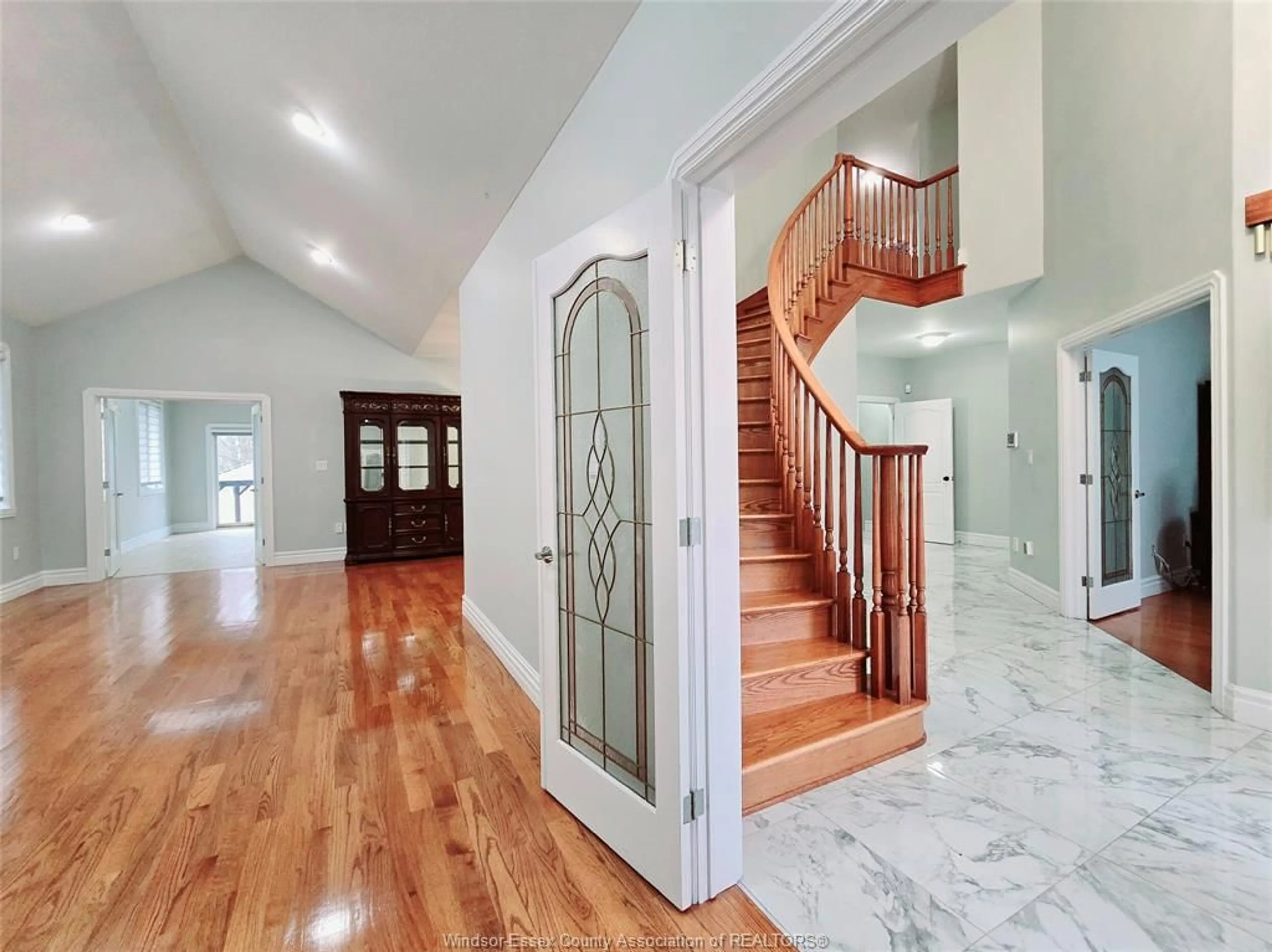 Indoor foyer for 21 LAURENTIA Dr, Tilbury Ontario N0P 2L0