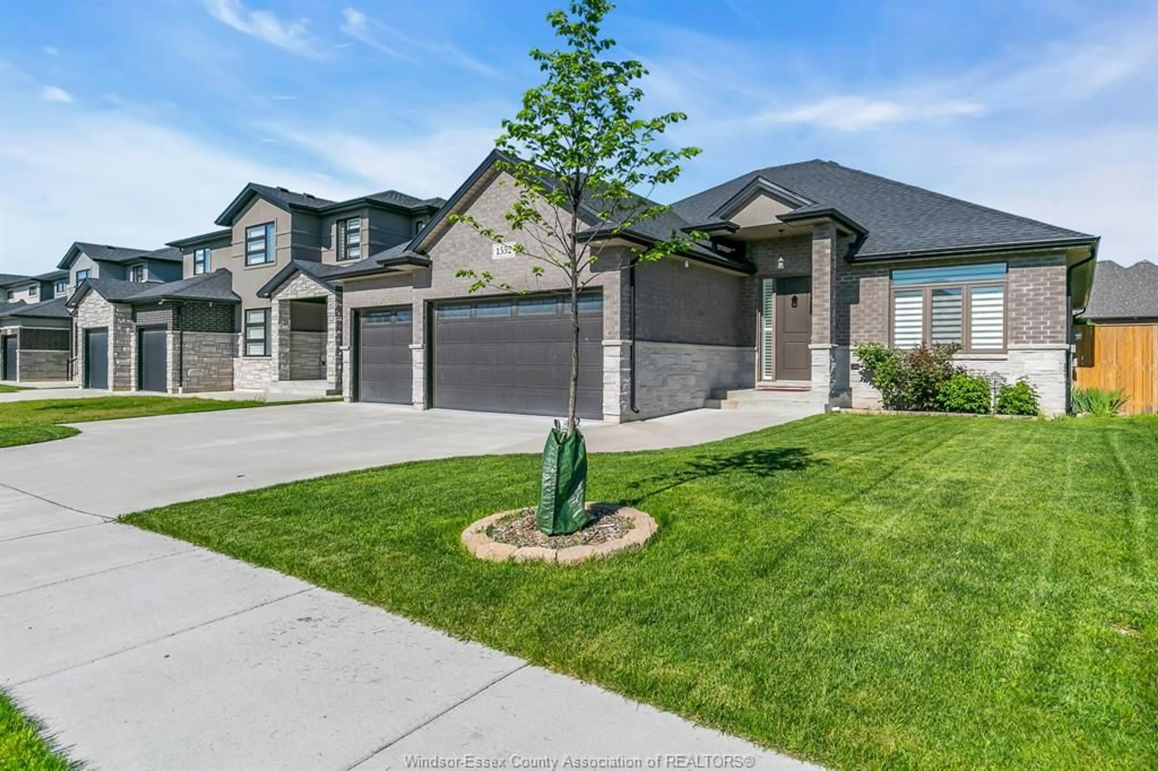 Home with brick exterior material, street for 1552 BARKLEY, Windsor Ontario N8P 0E9