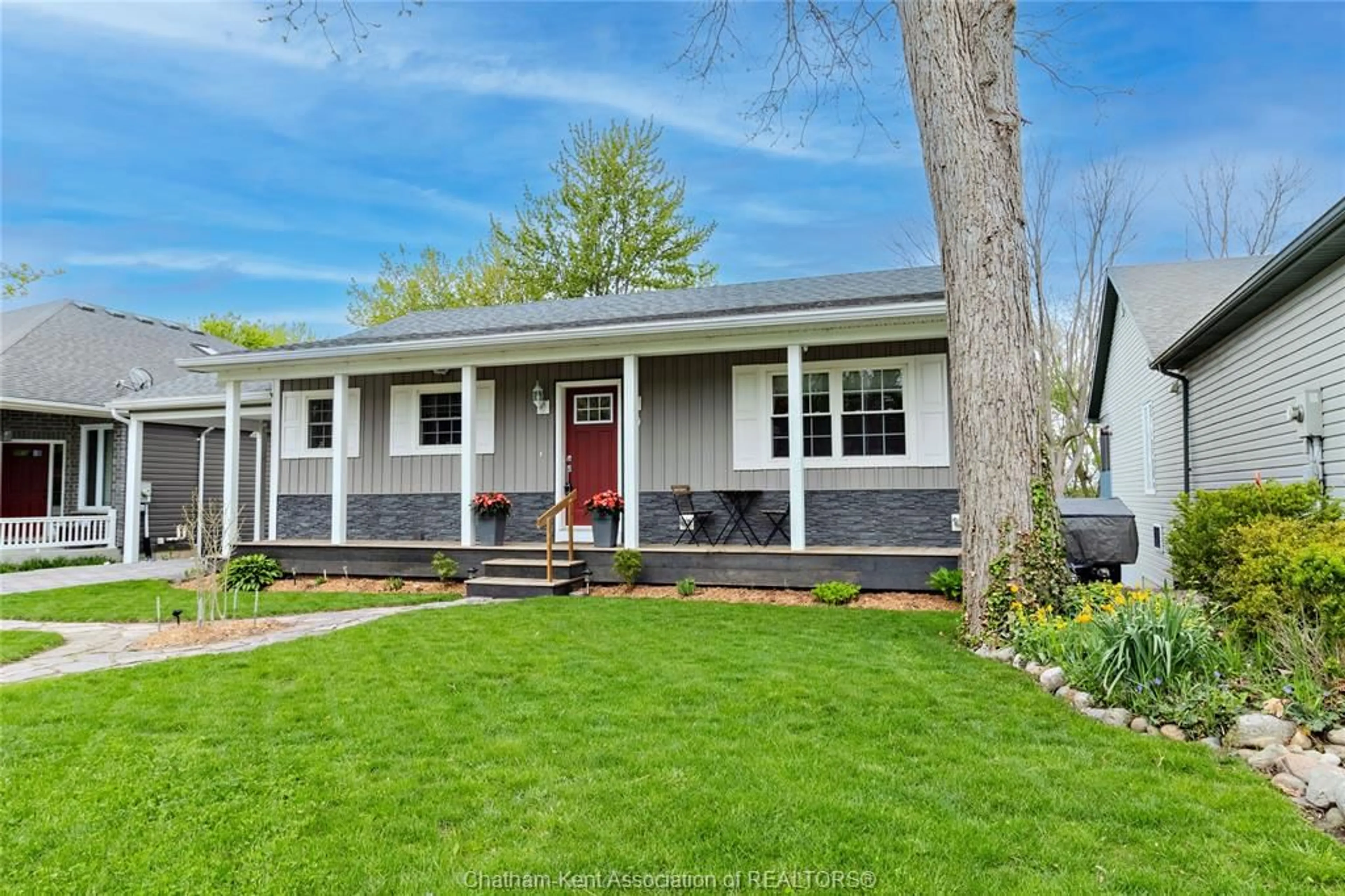 Home with vinyl exterior material, street for 39 TIFFANY St, Ridgetown Ontario N0P 2C0