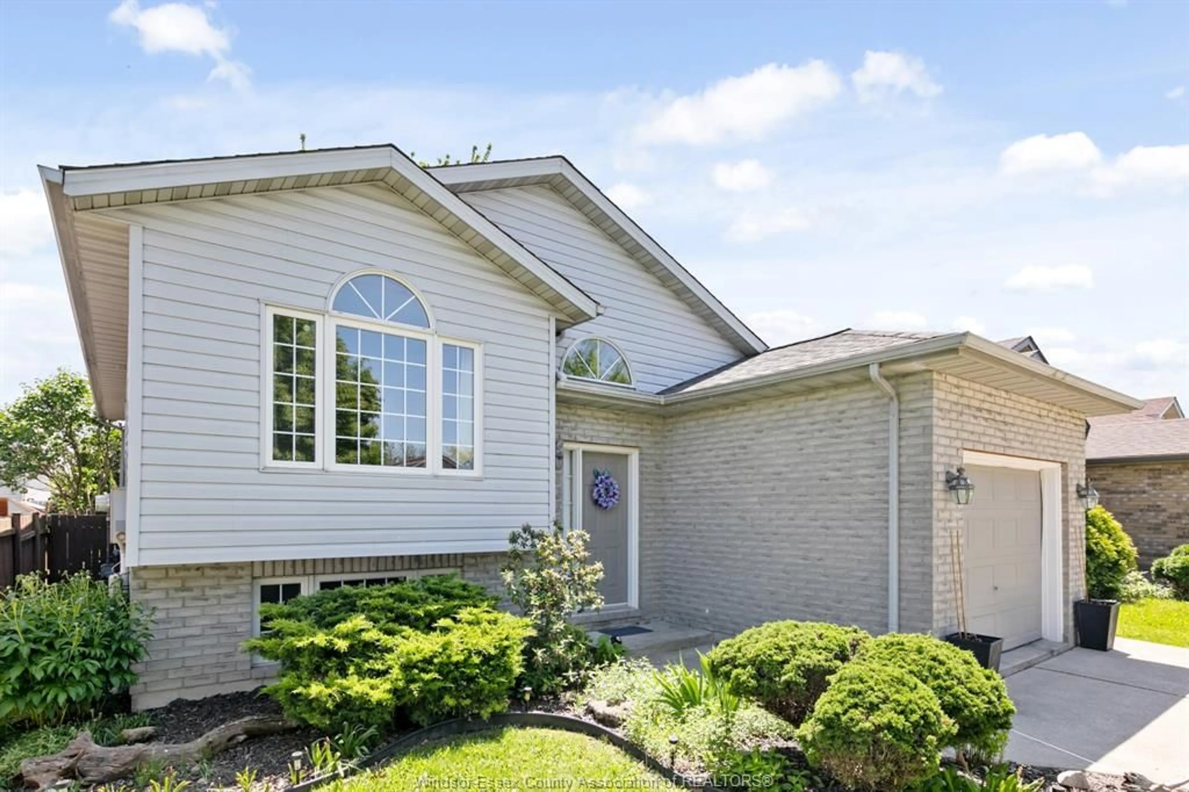 Home with vinyl exterior material, street for 1859 FULLER Cres, Windsor Ontario N8W 5S2