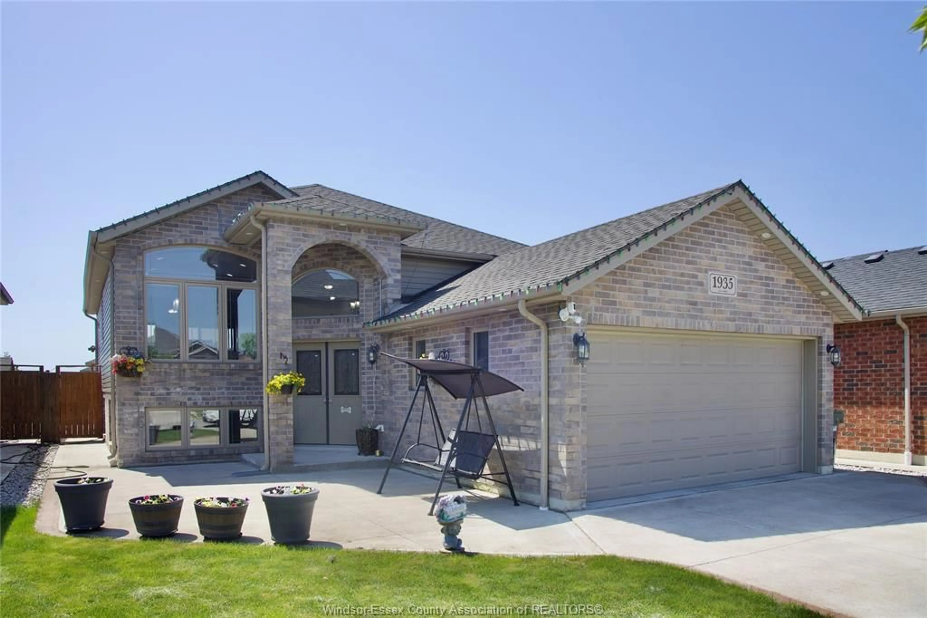 Home with brick exterior material, street for 1935 MANITOBA, Windsor Ontario N9B 3H8