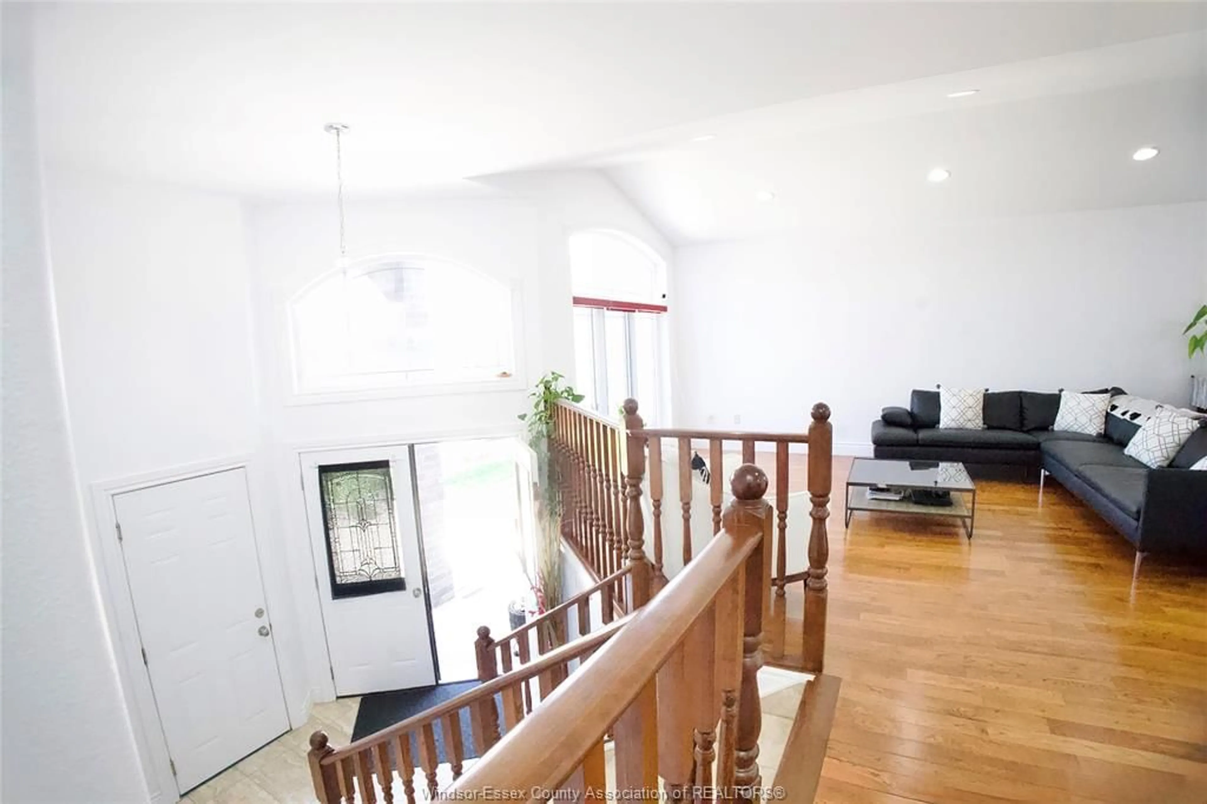 Indoor foyer for 1935 MANITOBA, Windsor Ontario N9B 3H8