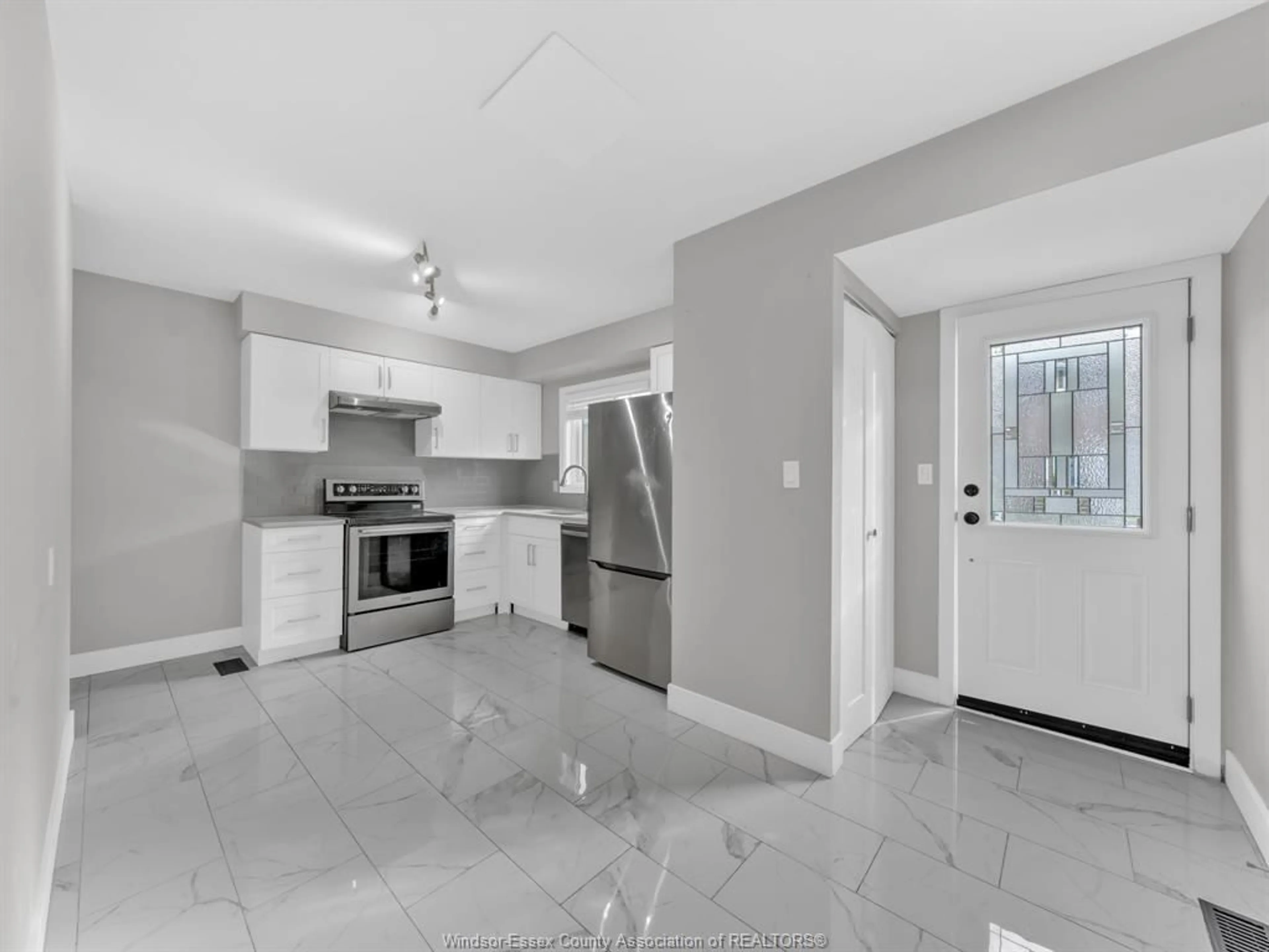 Open concept kitchen, ceramic/tile floor for 2785 MEADOWBROOK Lane, Windsor Ontario N8T 2Y6