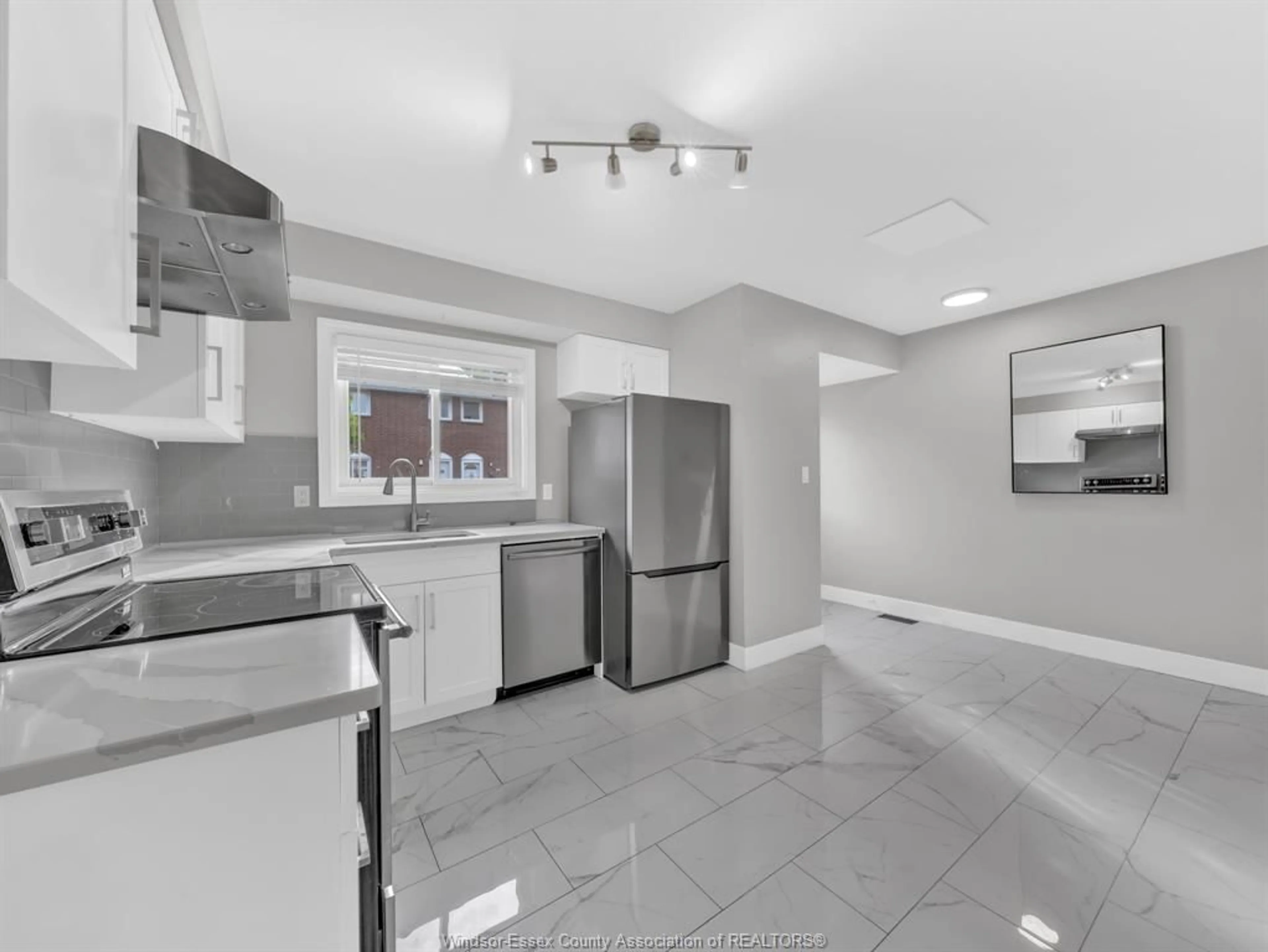 Open concept kitchen, ceramic/tile floor for 2785 MEADOWBROOK Lane, Windsor Ontario N8T 2Y6