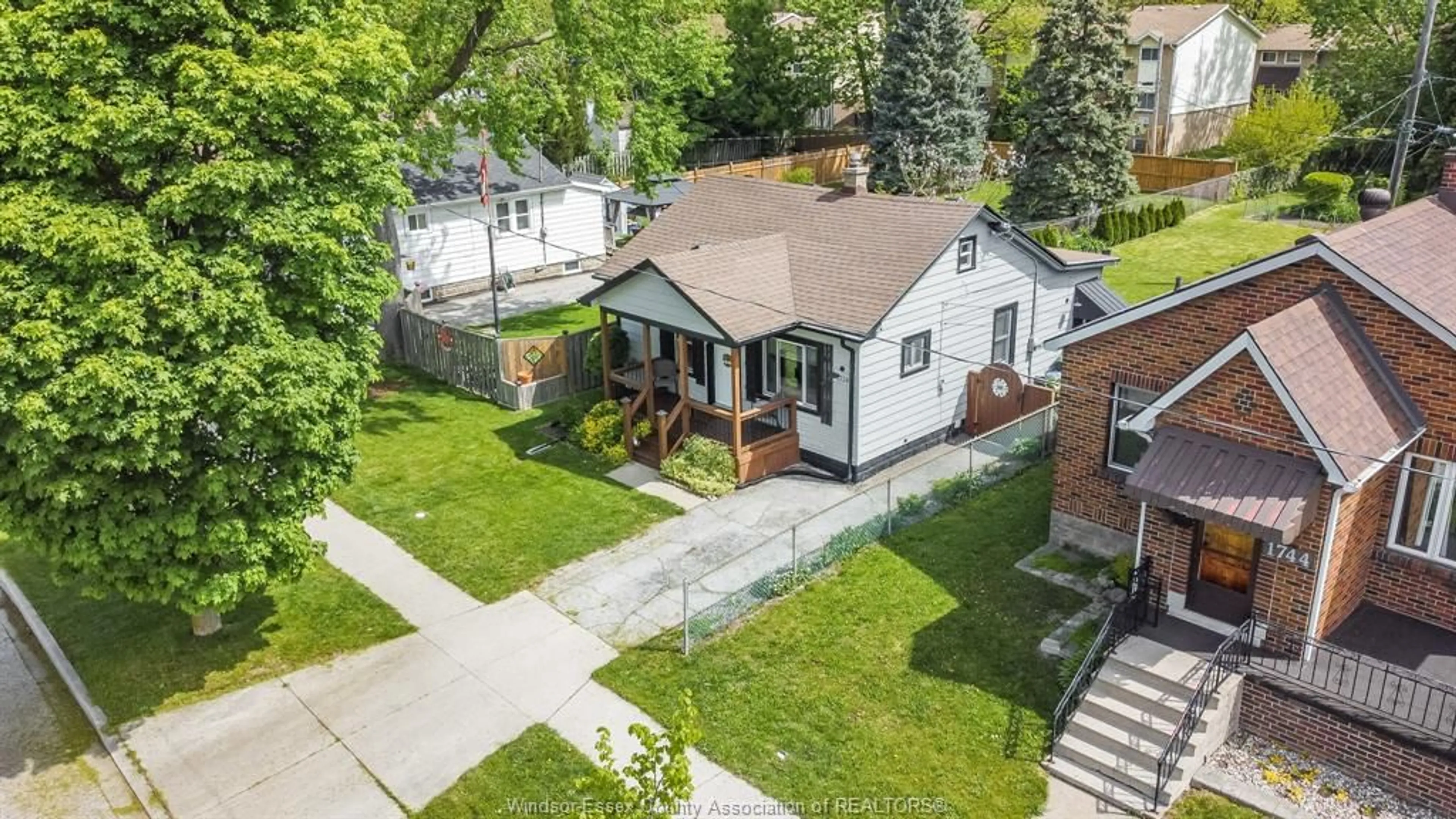 A pic from outside/outdoor area/front of a property/back of a property/a pic from drone, street for 1738 NORMAN Rd, Windsor Ontario N8Y 4N8