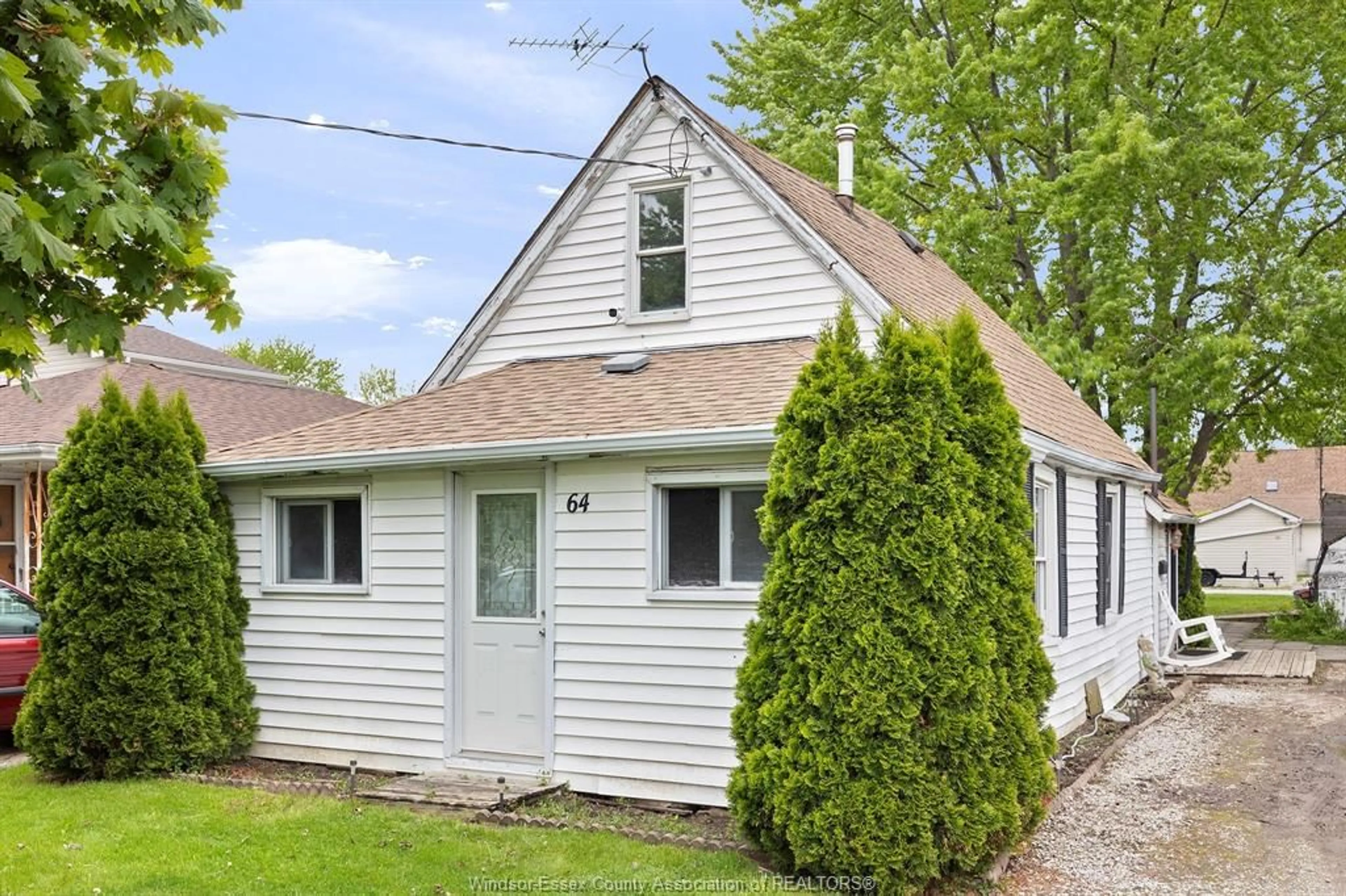 Home with vinyl exterior material, street for 64 CRAWFORD Ave, Tilbury Ontario N0P 2L0