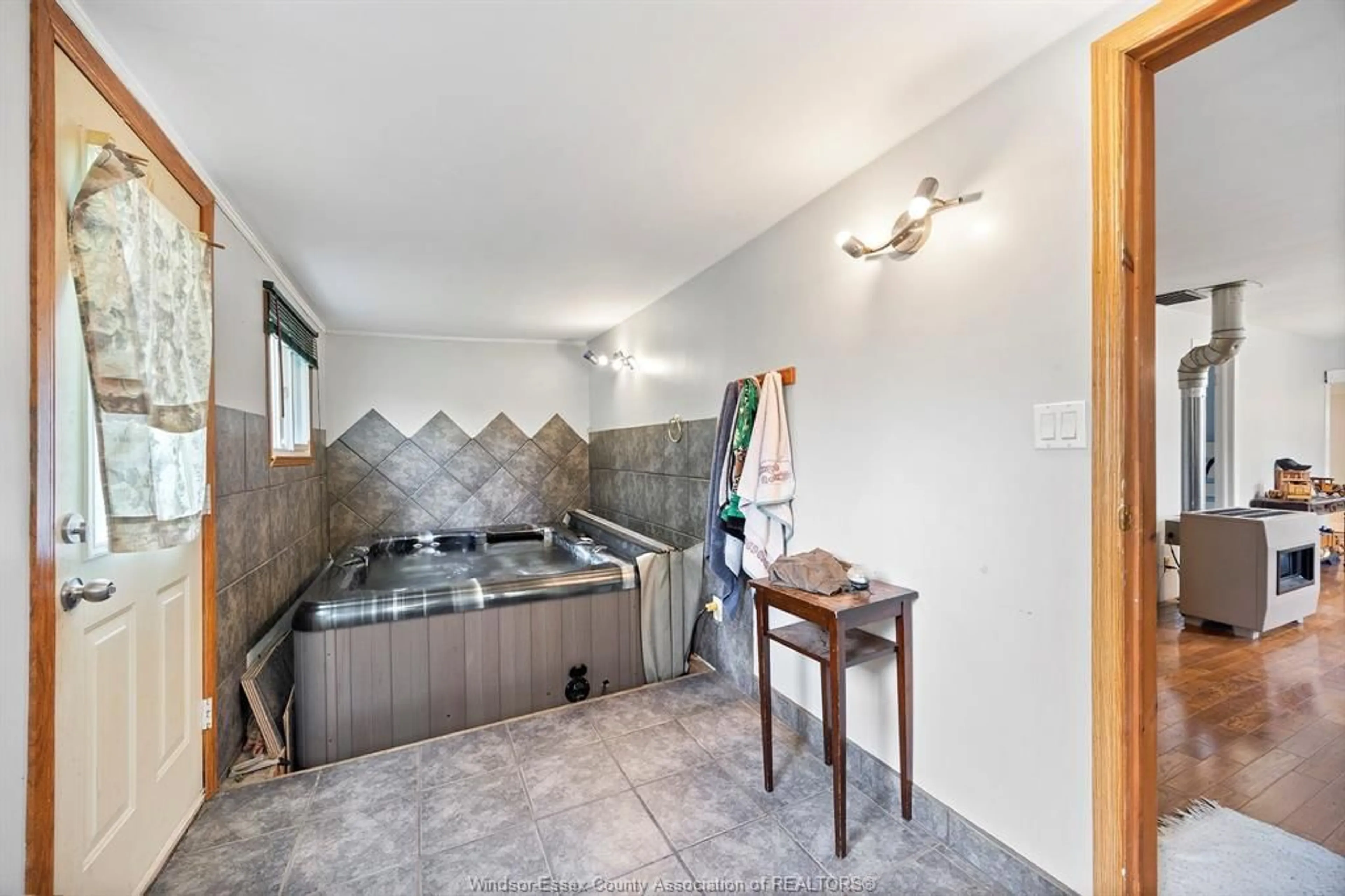 Standard bathroom, ceramic/tile floor for 64 CRAWFORD Ave, Tilbury Ontario N0P 2L0