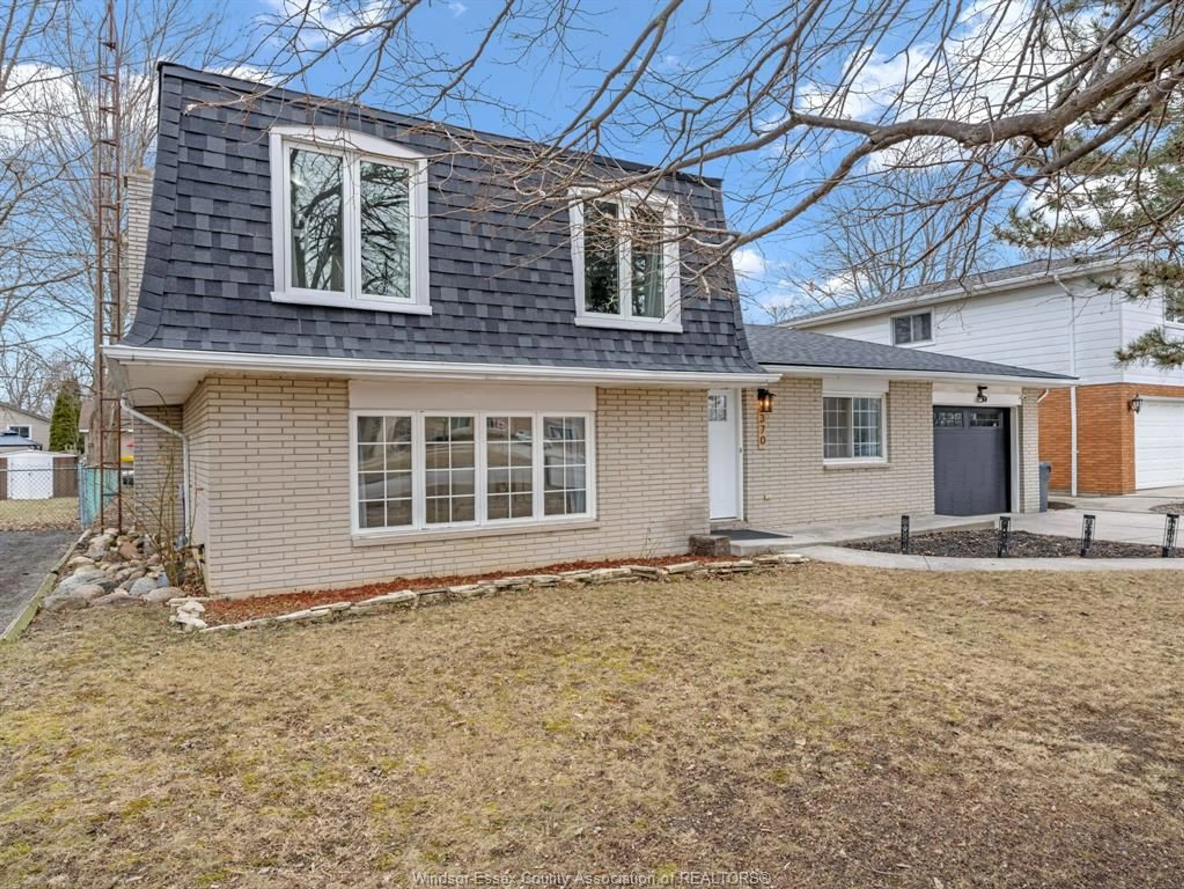 Unknown for 370 FRYER St, Amherstburg Ontario N9V 2L9
