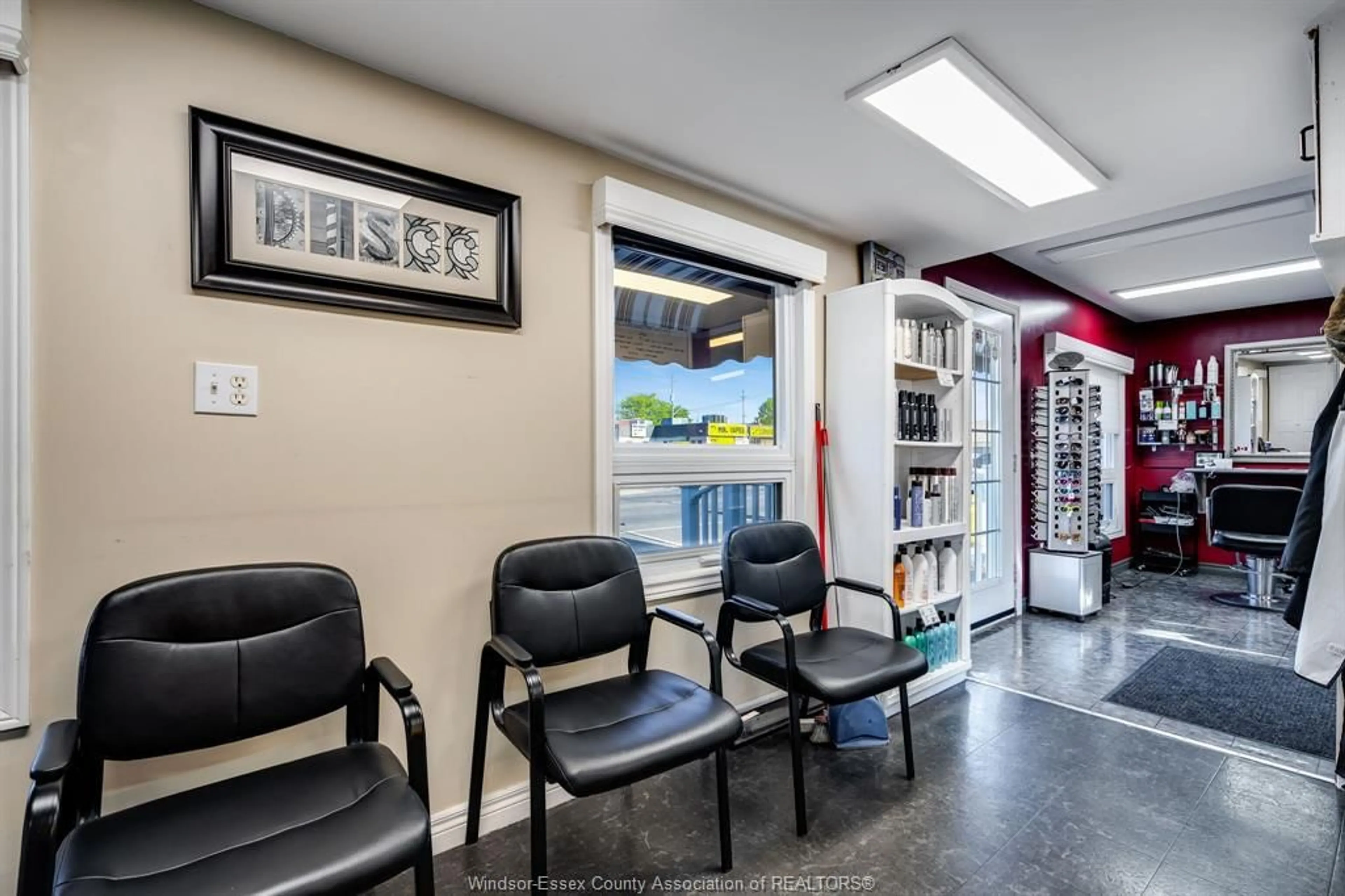 Indoor foyer for 44 Queen St. S, Tilbury Ontario N0P 2L0