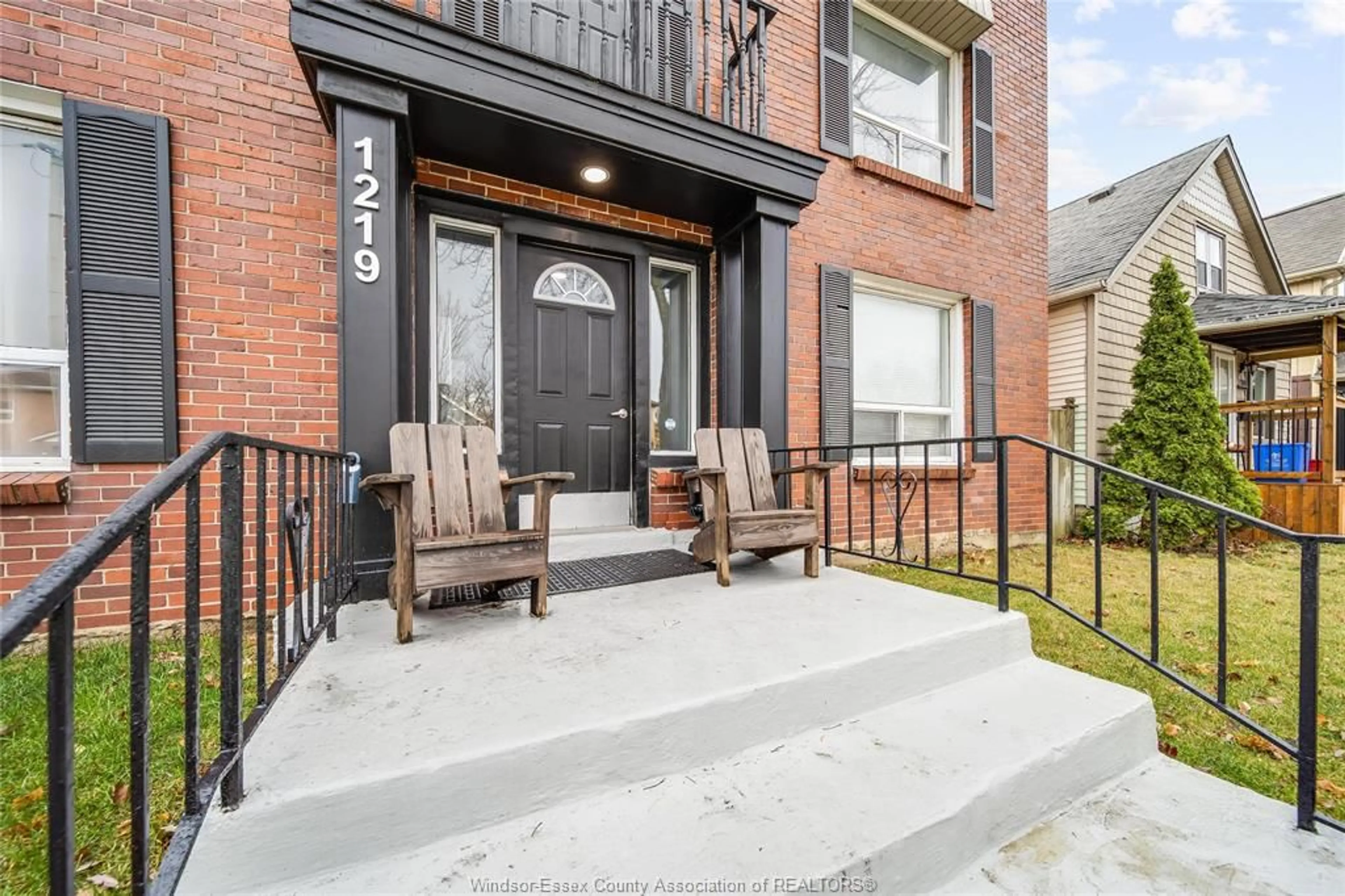Patio, street for 1219 MONMOUTH, Windsor Ontario N8Y 3M2