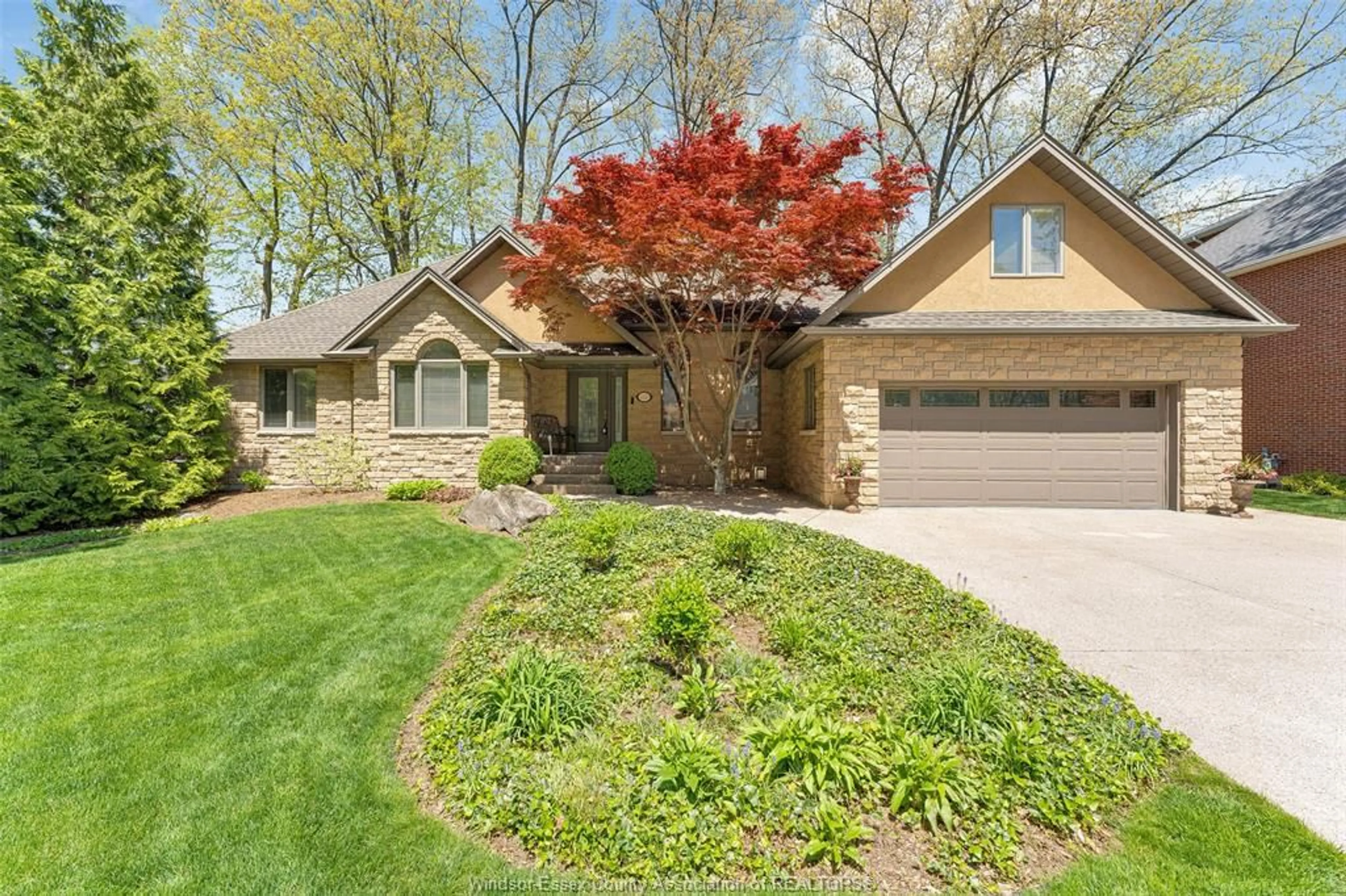 Home with brick exterior material, street for 2220 SUZANNE St, LaSalle Ontario N9H 2K3