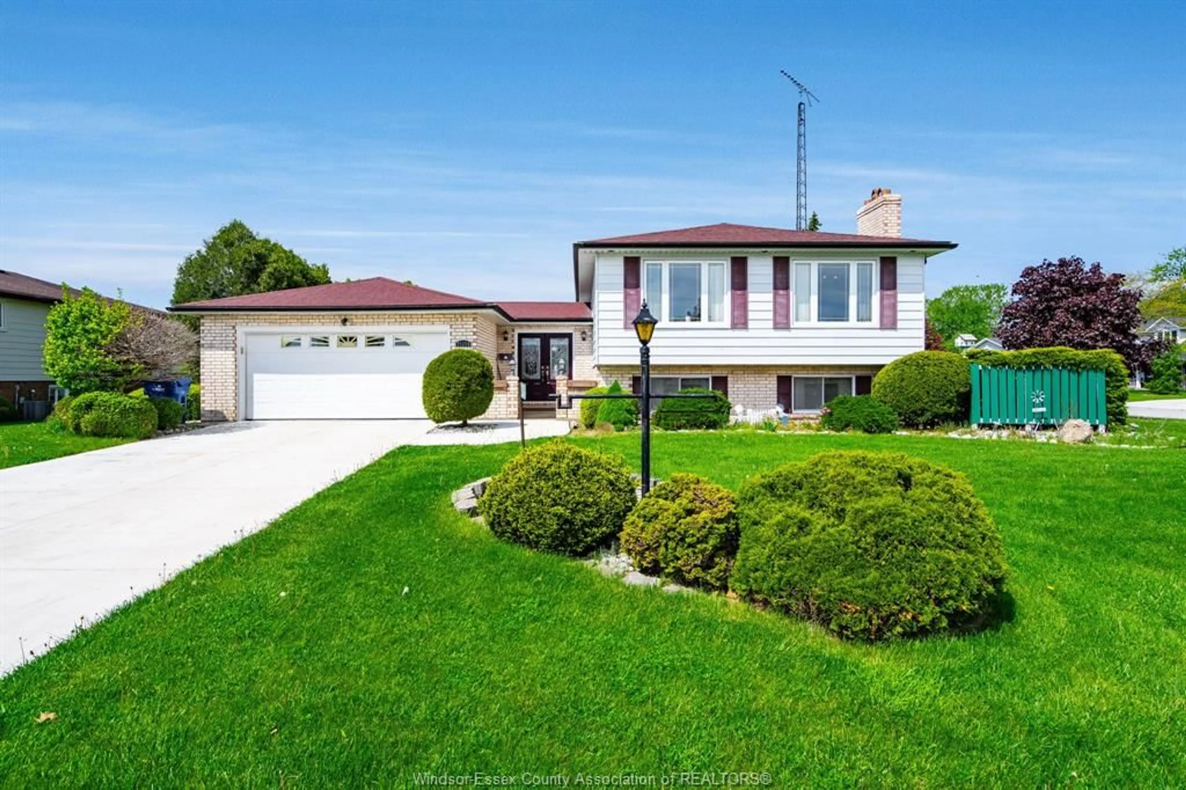 A pic from outside/outdoor area/front of a property/back of a property/a pic from drone, street for 21324 Allan Road, Wheatley Ontario N0P 2P0
