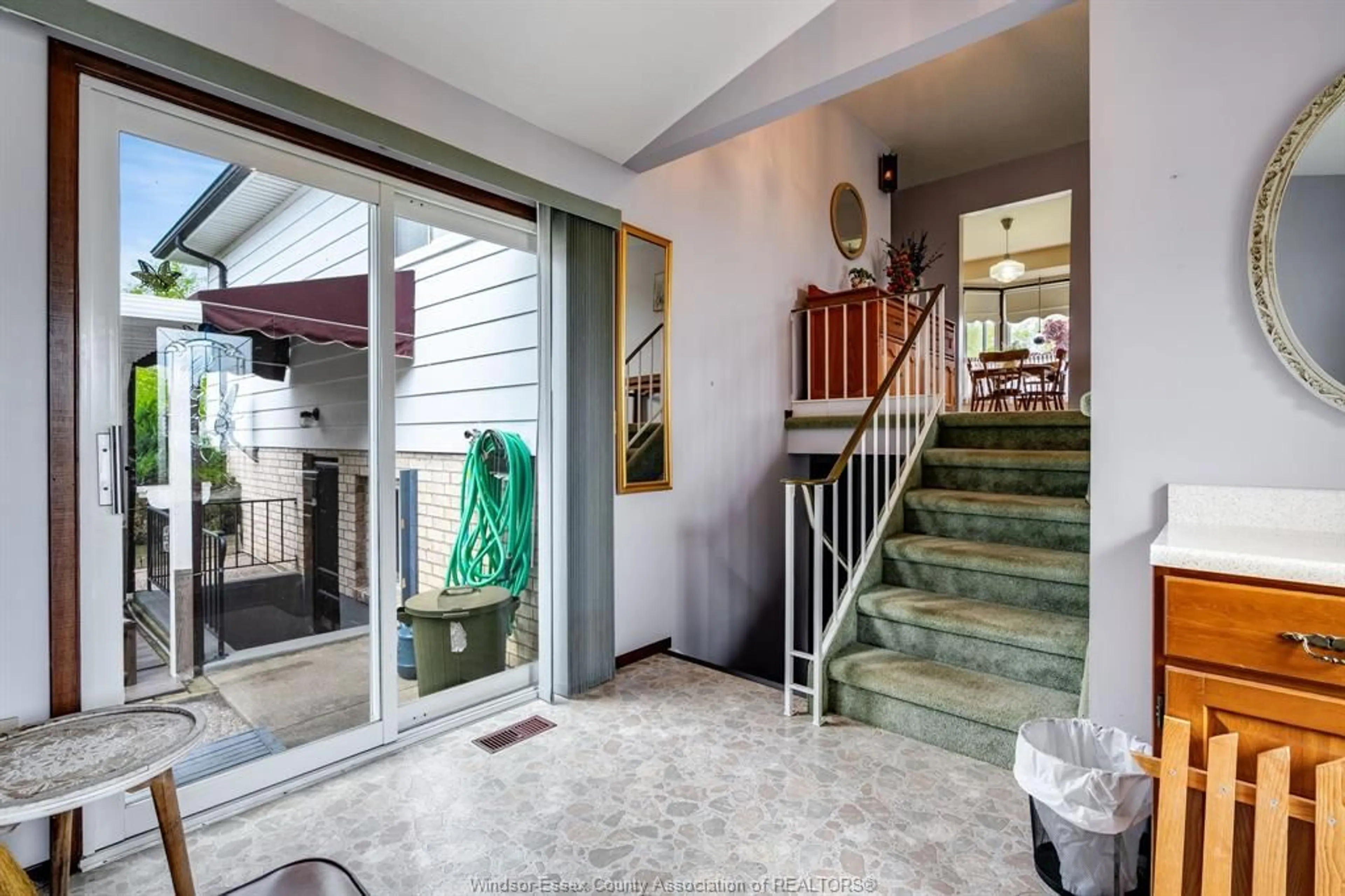 Indoor foyer for 21324 Allan Road, Wheatley Ontario N0P 2P0