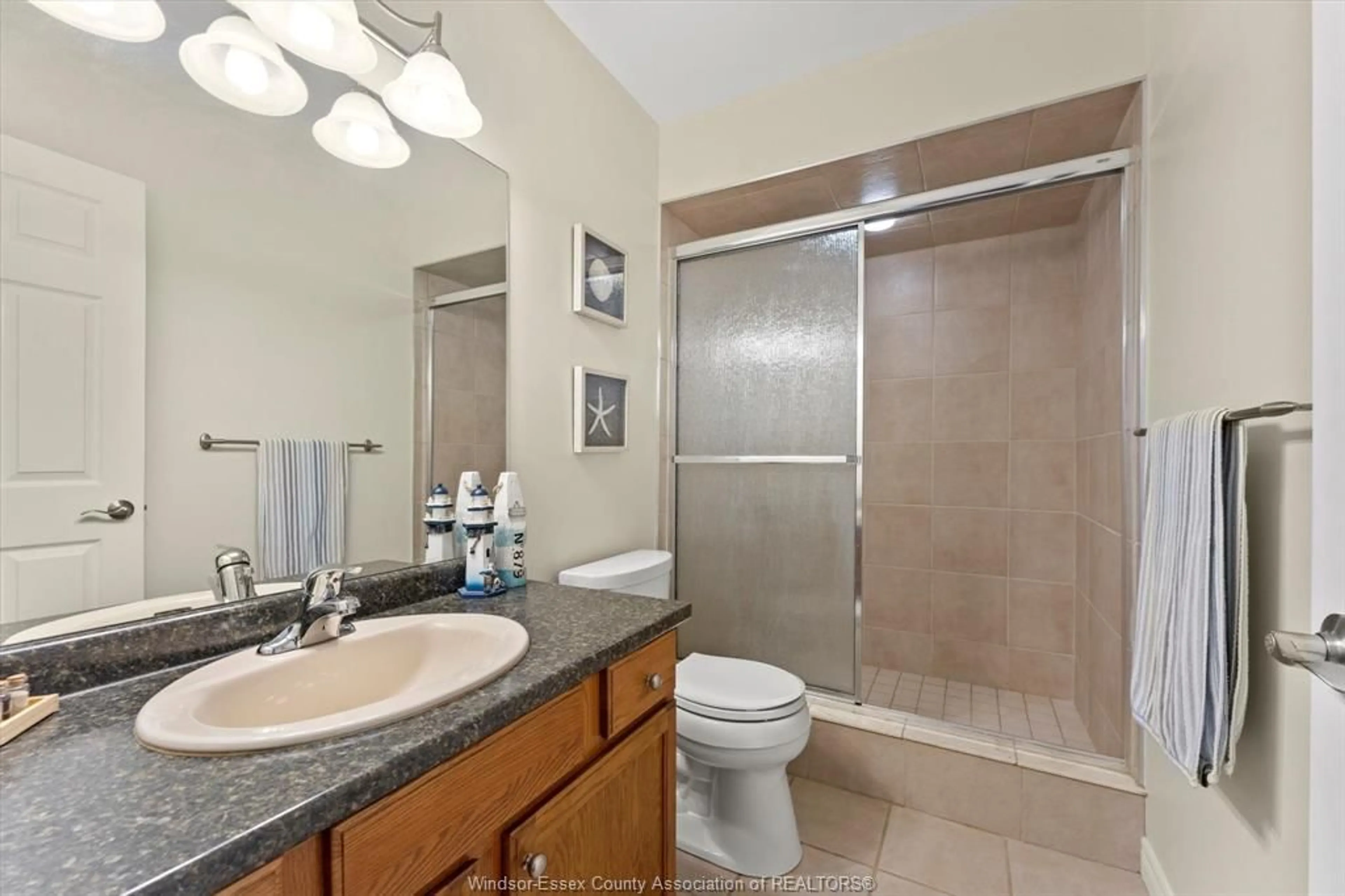 Standard bathroom, ceramic/tile floor for 7832 MOUNT OLIVE Grove, Windsor Ontario N8S 2A4