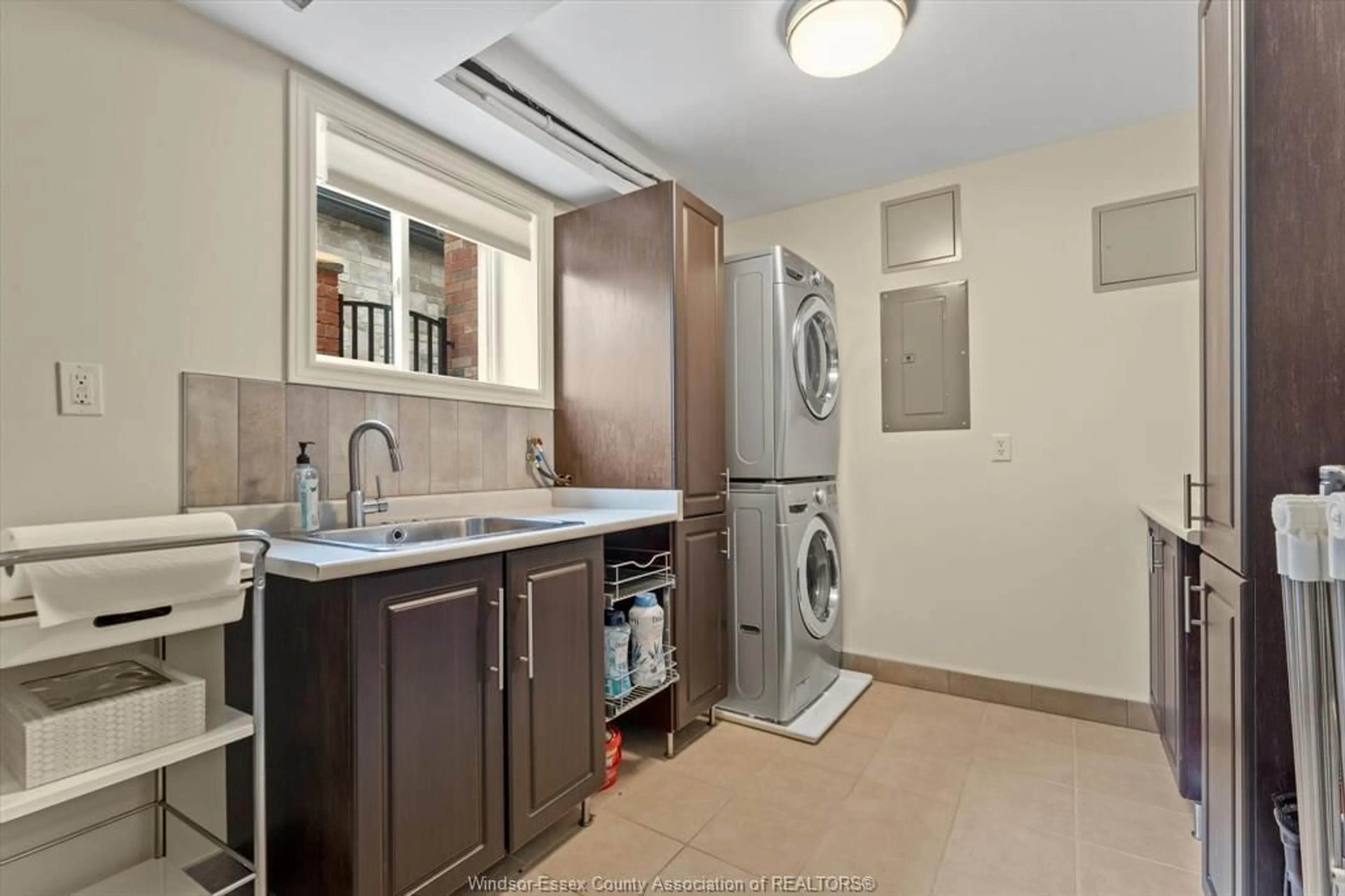 Laundry room for 7832 MOUNT OLIVE Grove, Windsor Ontario N8S 2A4