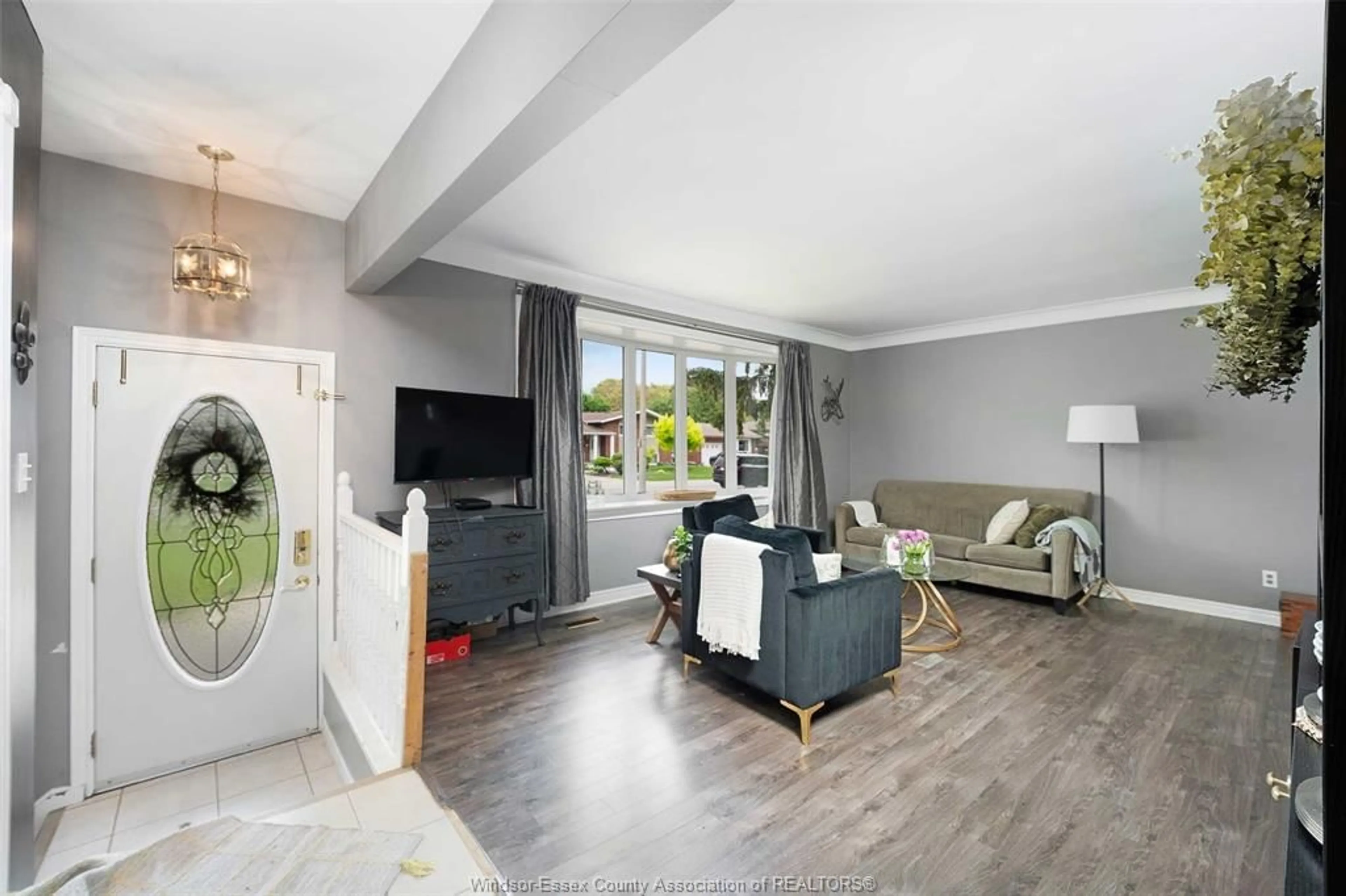 Living room with furniture, unknown for 5805 CANADA St, LaSalle Ontario N9H 1M5