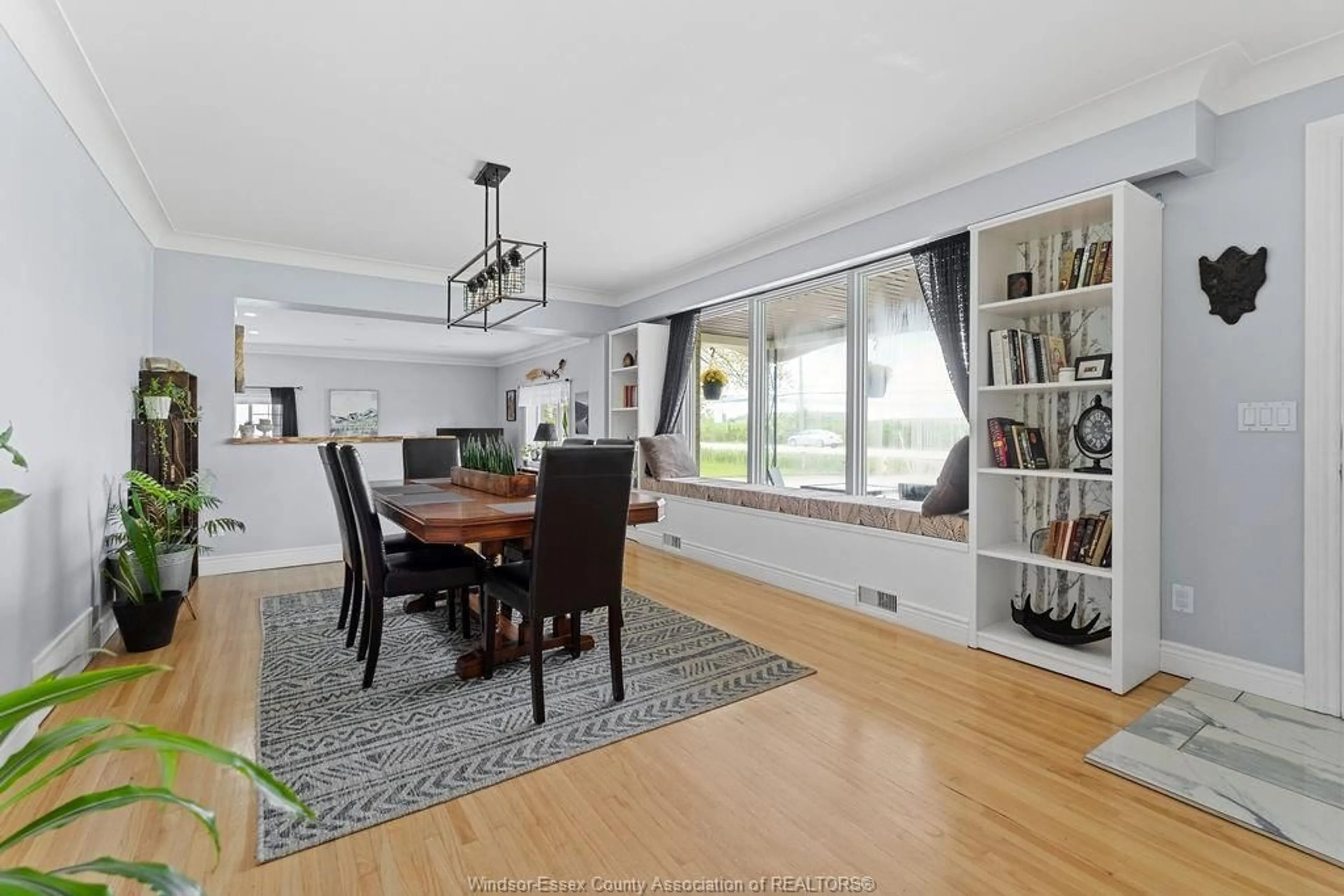 Dining room, wood/laminate floor for 4689 HURON CHURCH LINE Rd, LaSalle Ontario N9H 1H5