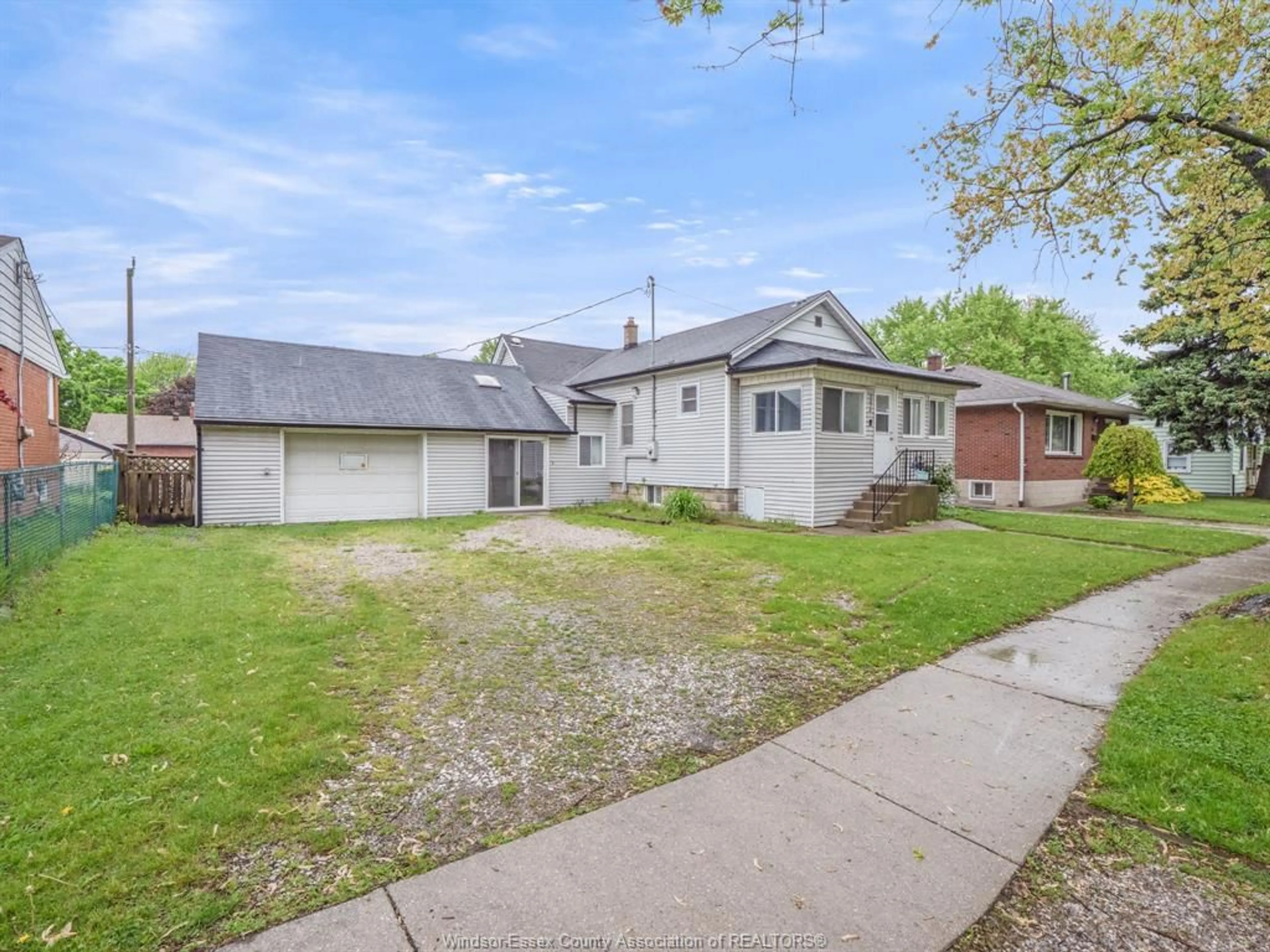 A pic from outside/outdoor area/front of a property/back of a property/a pic from drone, street for 3824 VAUGHAN, Windsor Ontario N9C 1Z5