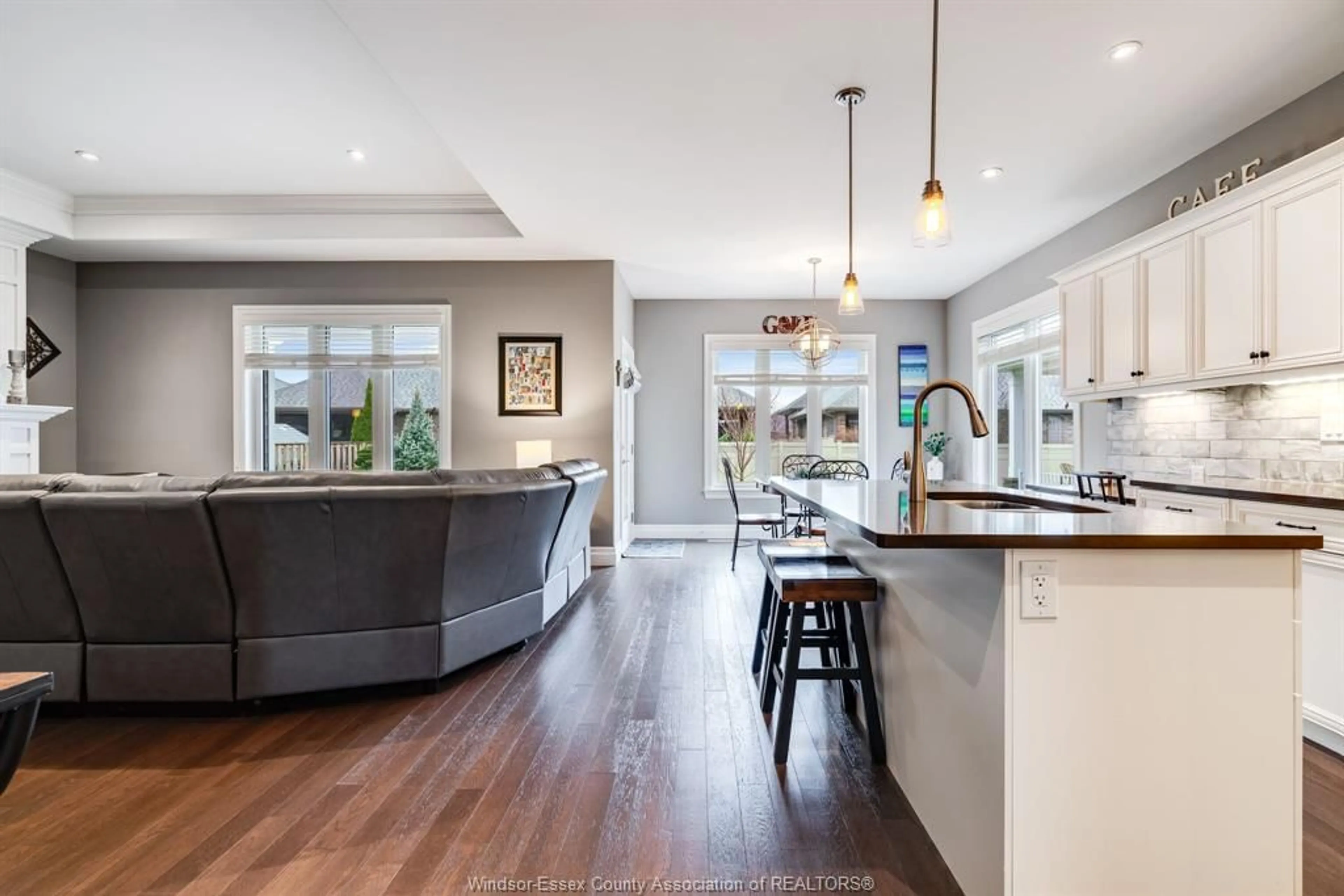 Open concept kitchen, unknown for 44 Robin Crt, Kingsville Ontario N9Y 0E1