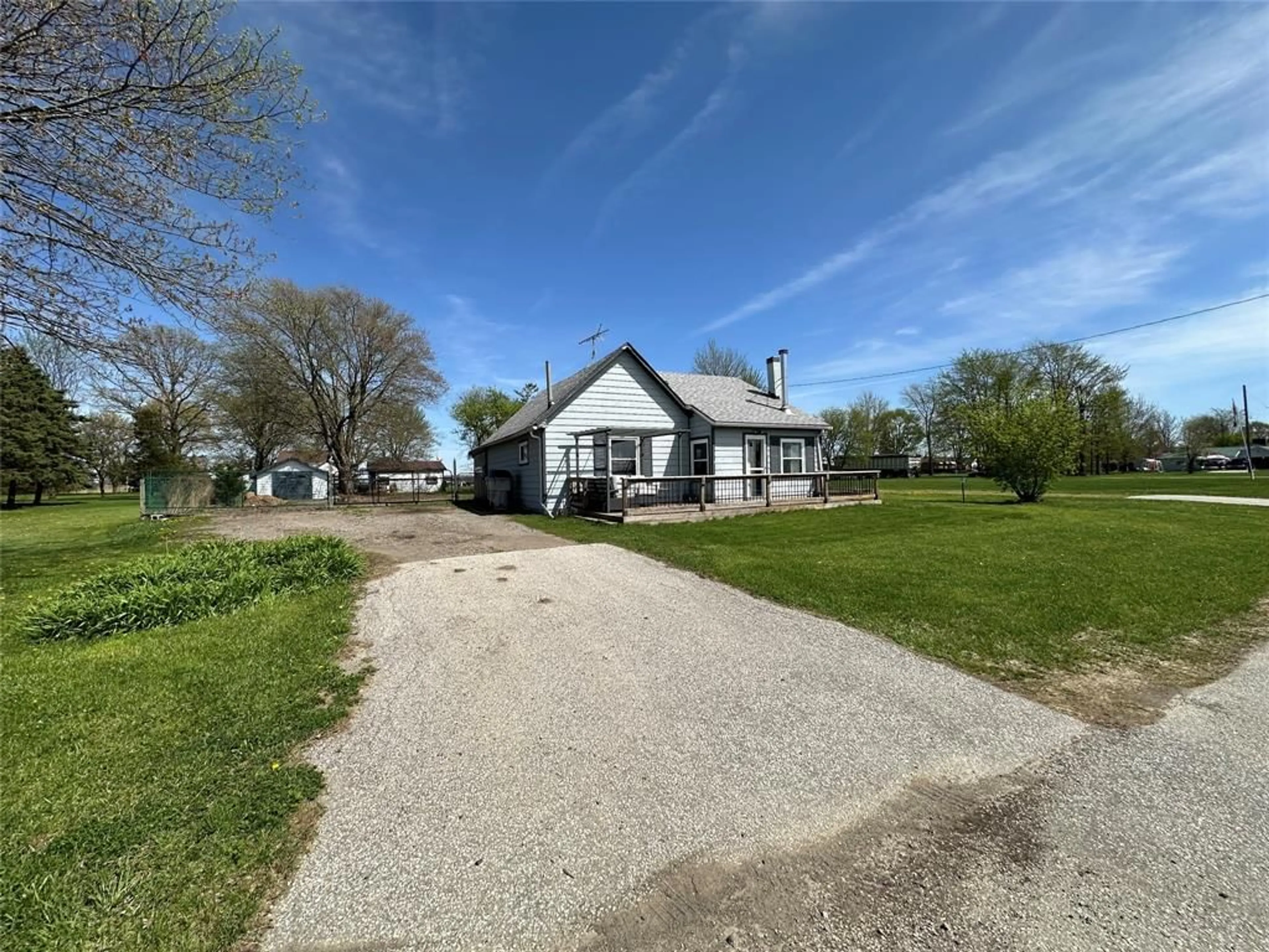 A pic from outside/outdoor area/front of a property/back of a property/a pic from drone, street for 3158 QUEEN St, Brooke-Alvinston Ontario N0N 1K0