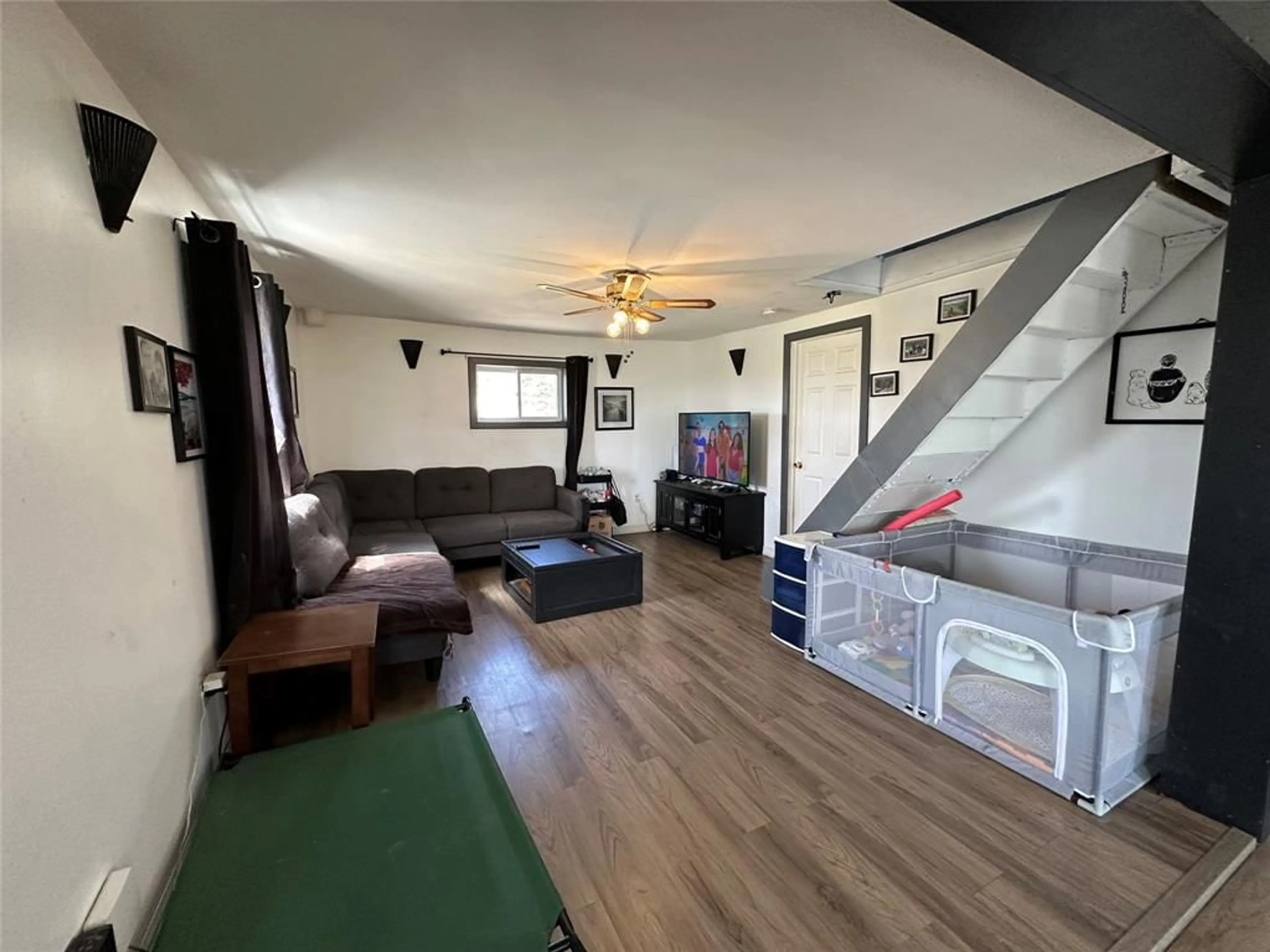 A pic of a room for 3158 QUEEN St, Brooke-Alvinston Ontario N0N 1K0