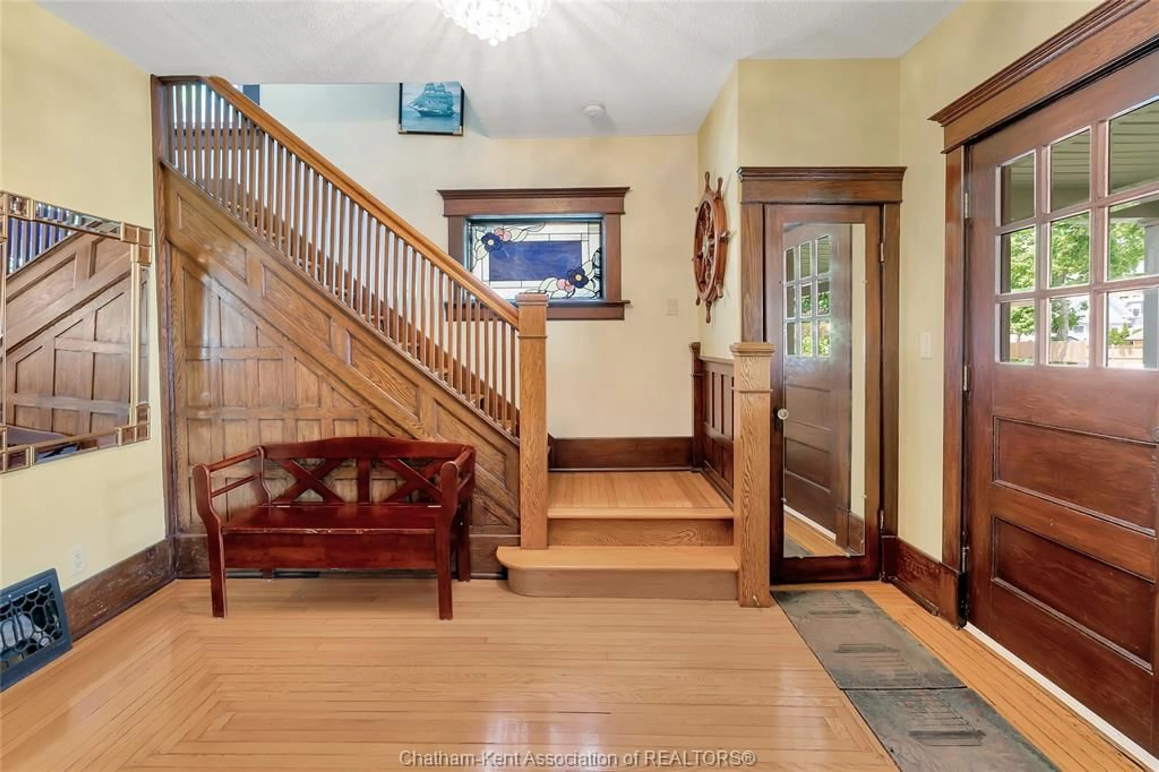 Indoor foyer for 82 Robertson Ave, Chatham Ontario N7M 3A6