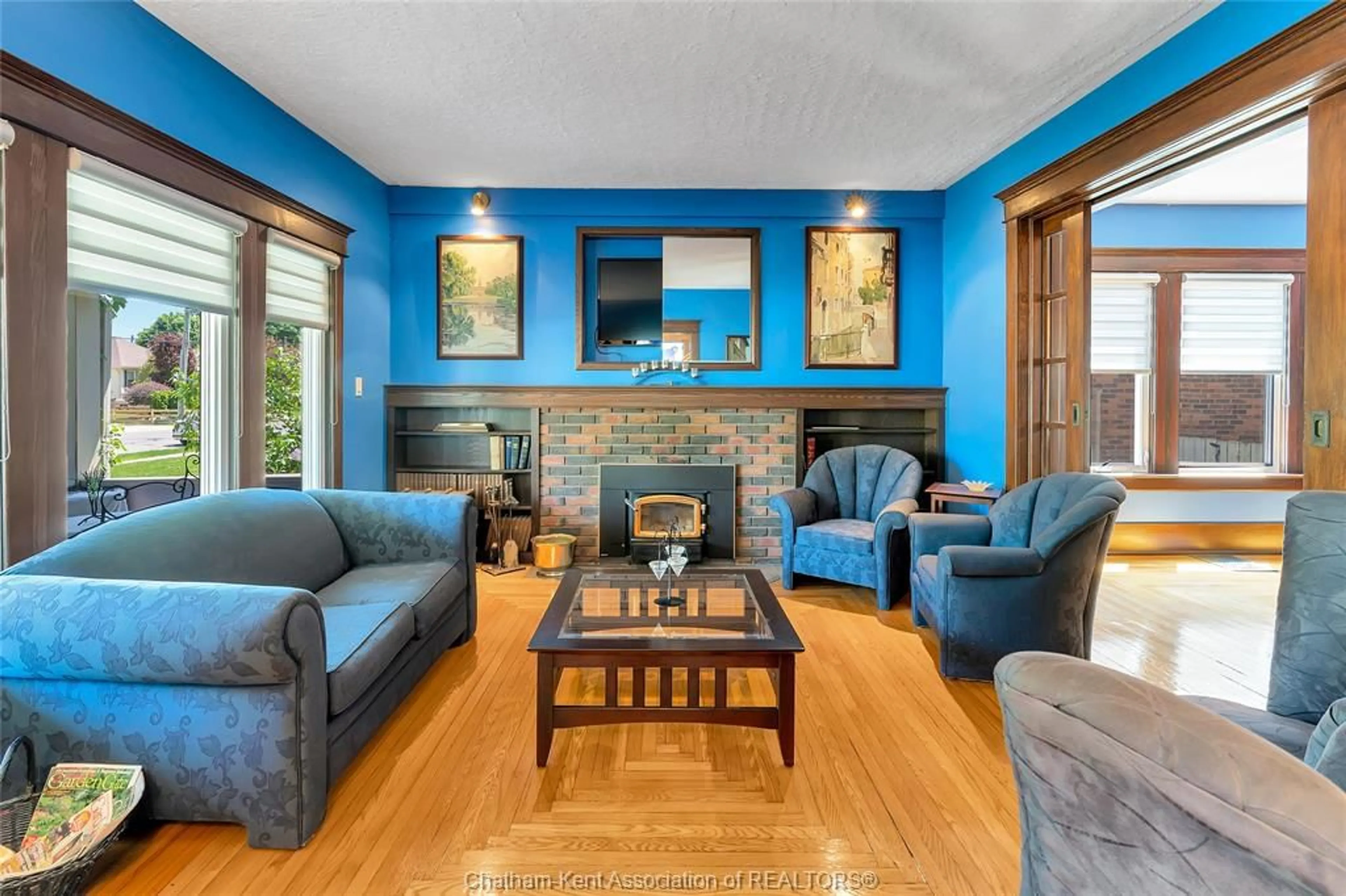 Living room with furniture, unknown for 82 Robertson Ave, Chatham Ontario N7M 3A6