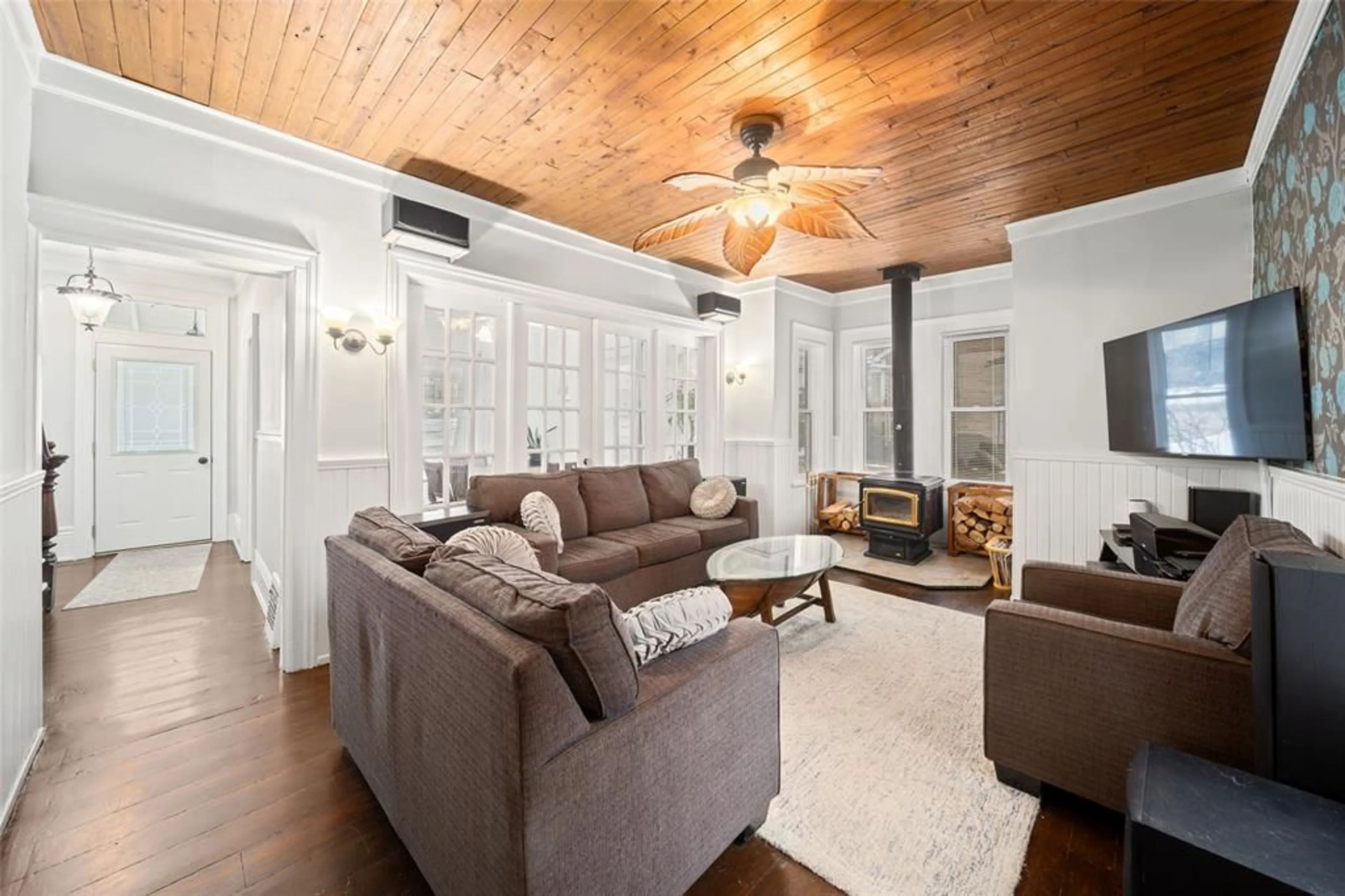 Living room with furniture, wood/laminate floor for 50 MAIN St, Lambton Shores Ontario N0N 1J0