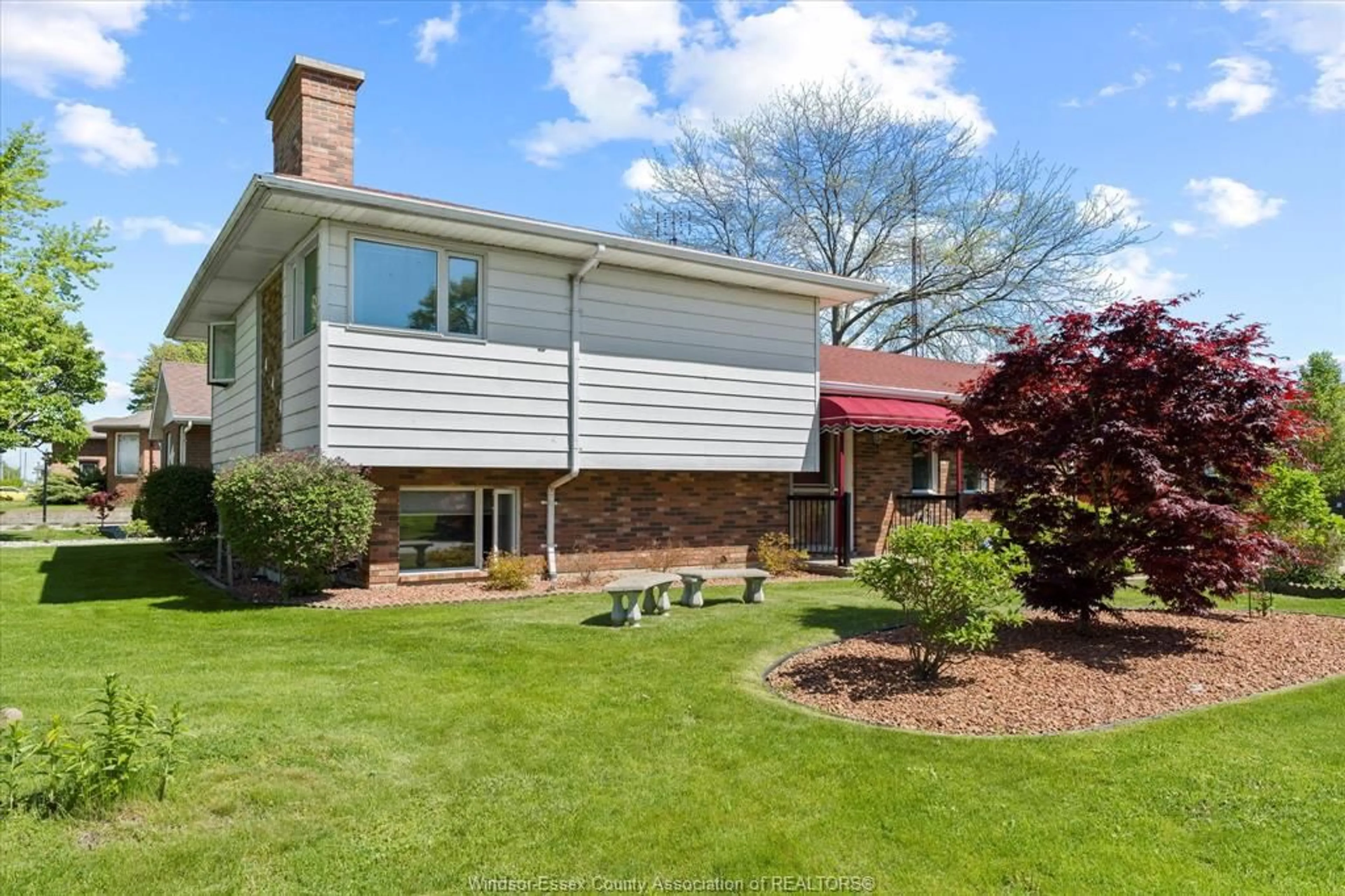 Home with brick exterior material, unknown for 444 Oak St, Leamington Ontario N8H 3V7