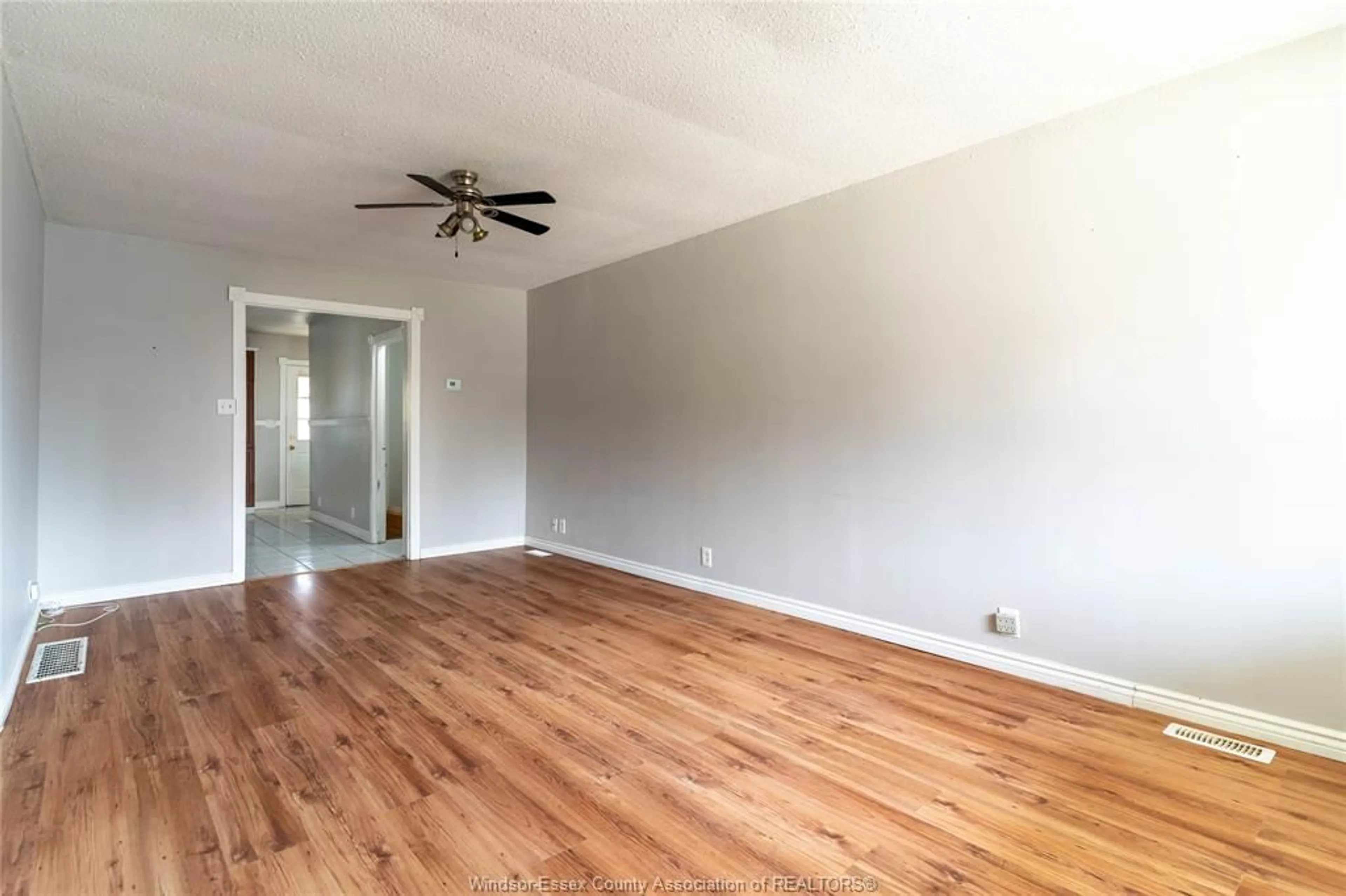 A pic of a room for 1718 HIGHLAND Ave, Windsor Ontario N8X 3S1