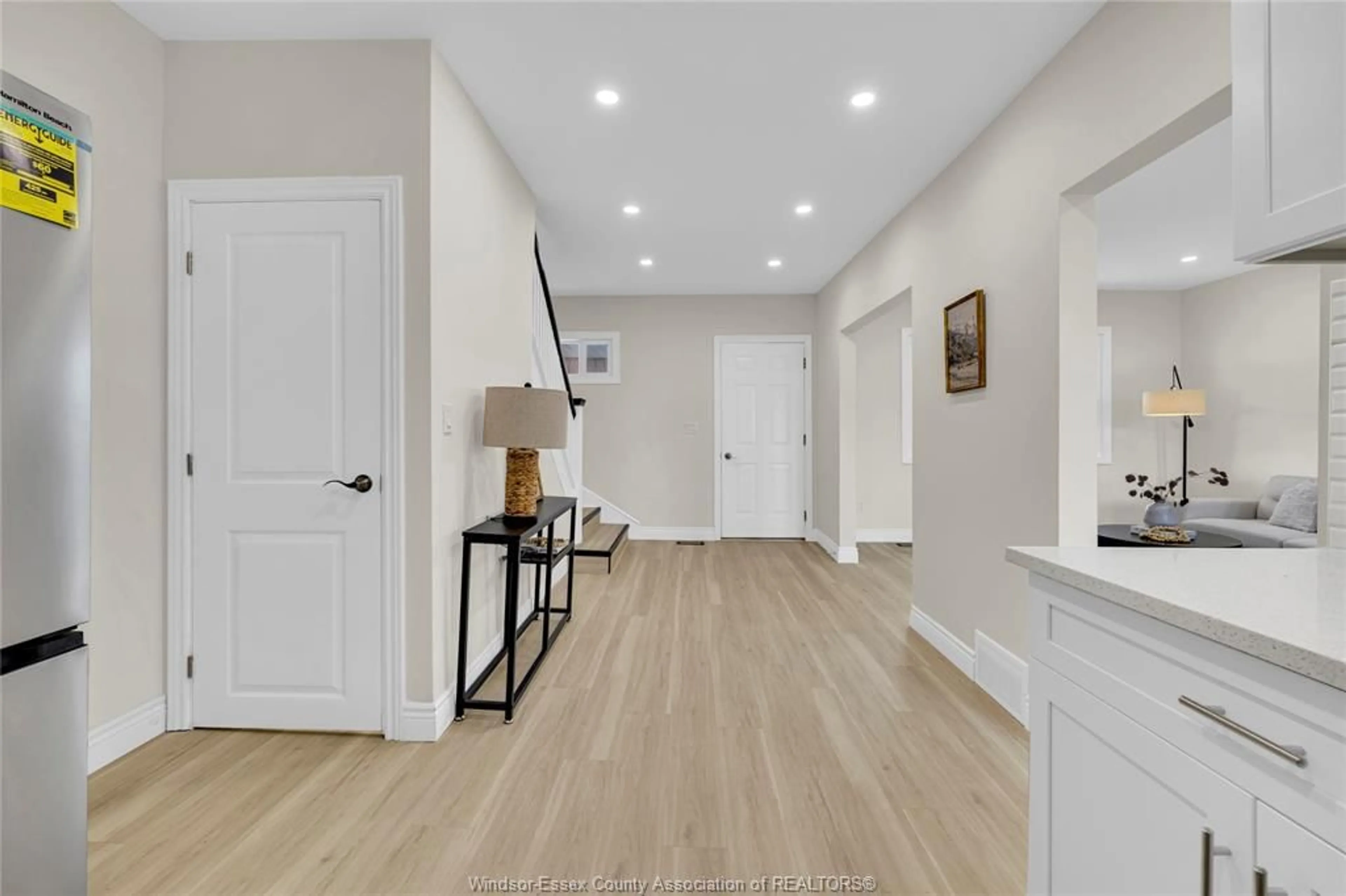 Indoor entryway for 1627 HIGHLAND, Windsor Ontario N8X 3R9