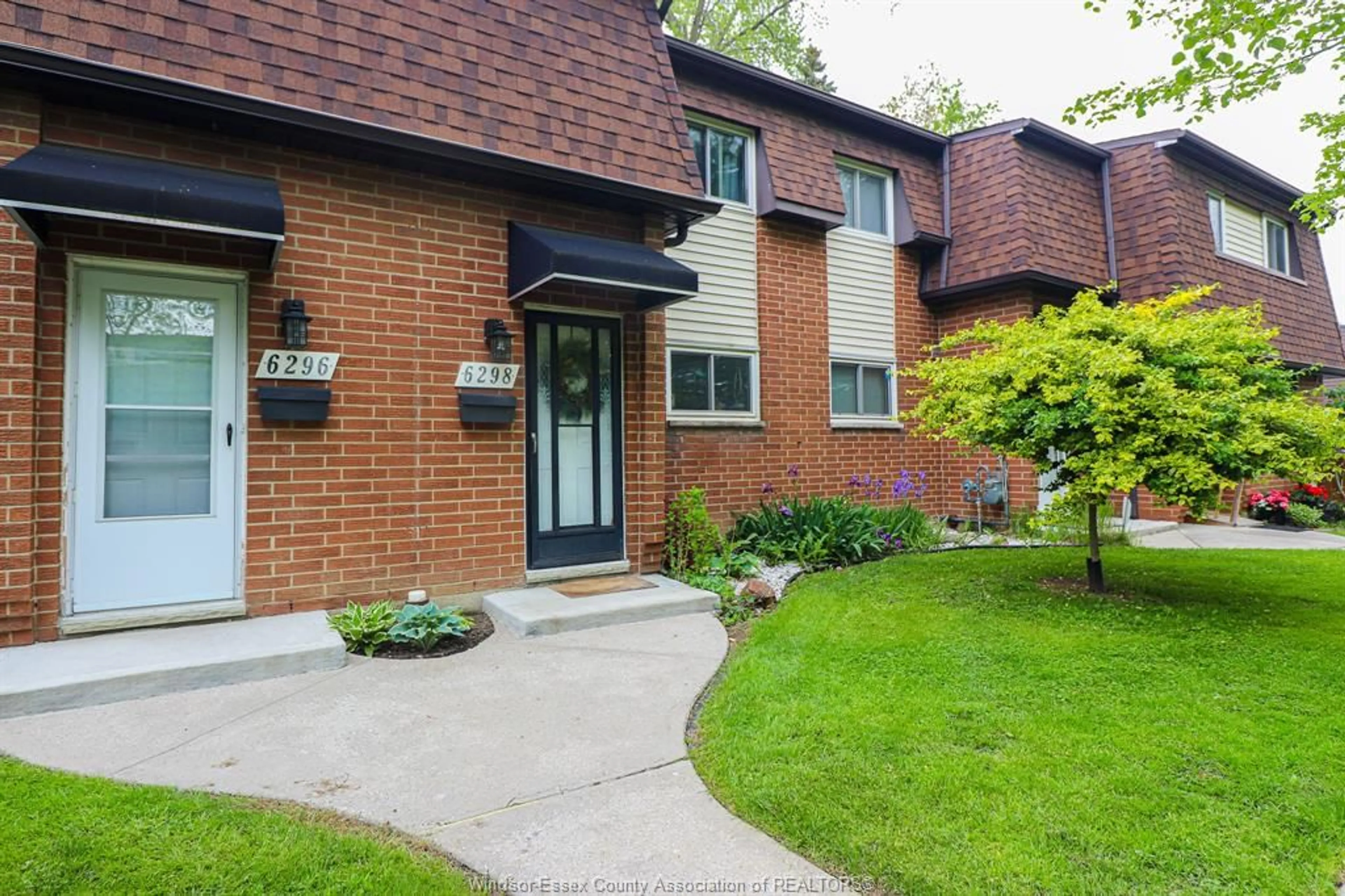 Home with brick exterior material, street for 6298 THORNBERRY Cres, Windsor Ontario N8T 3A3