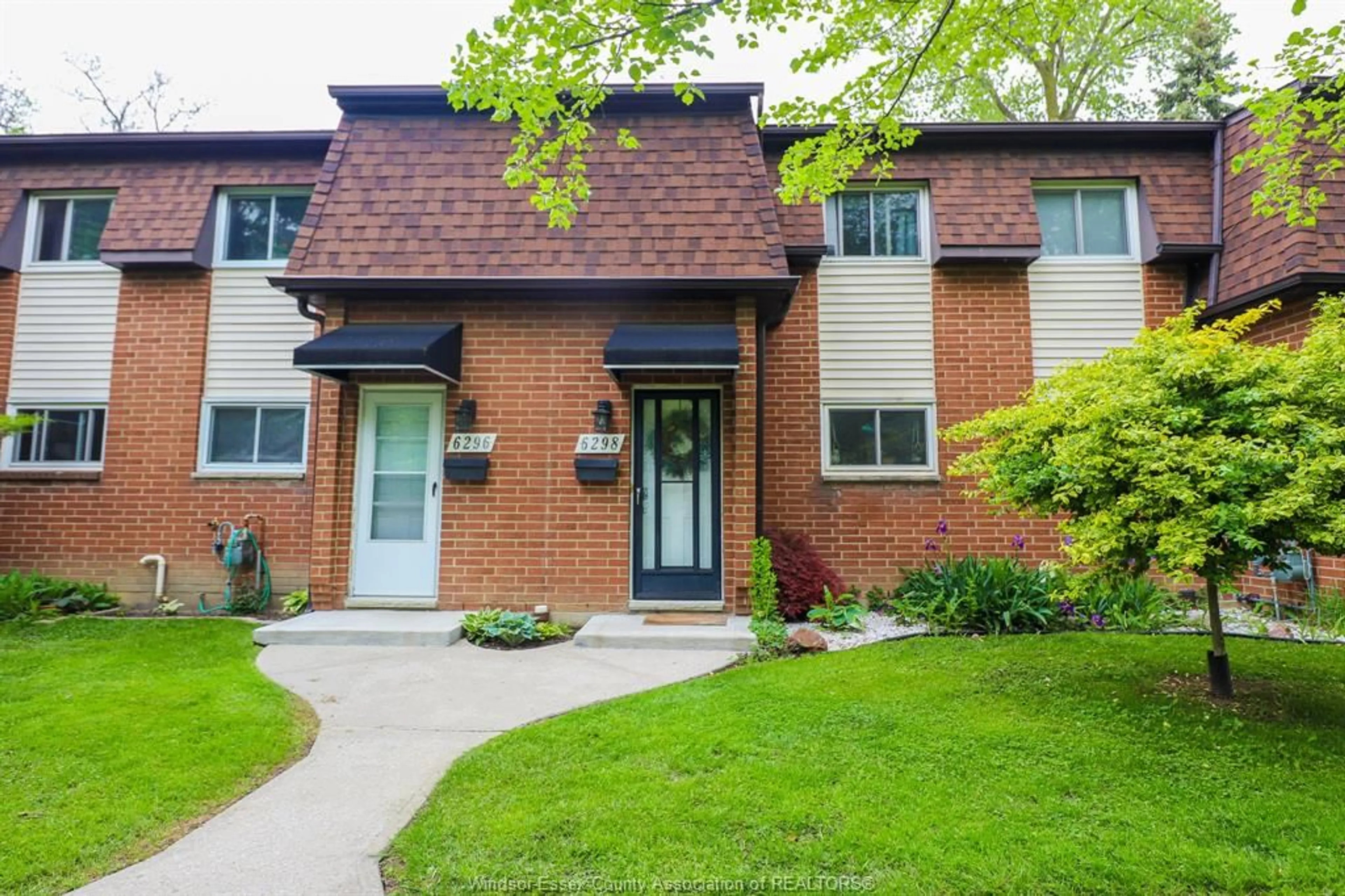 Home with brick exterior material, street for 6298 THORNBERRY Cres, Windsor Ontario N8T 3A3
