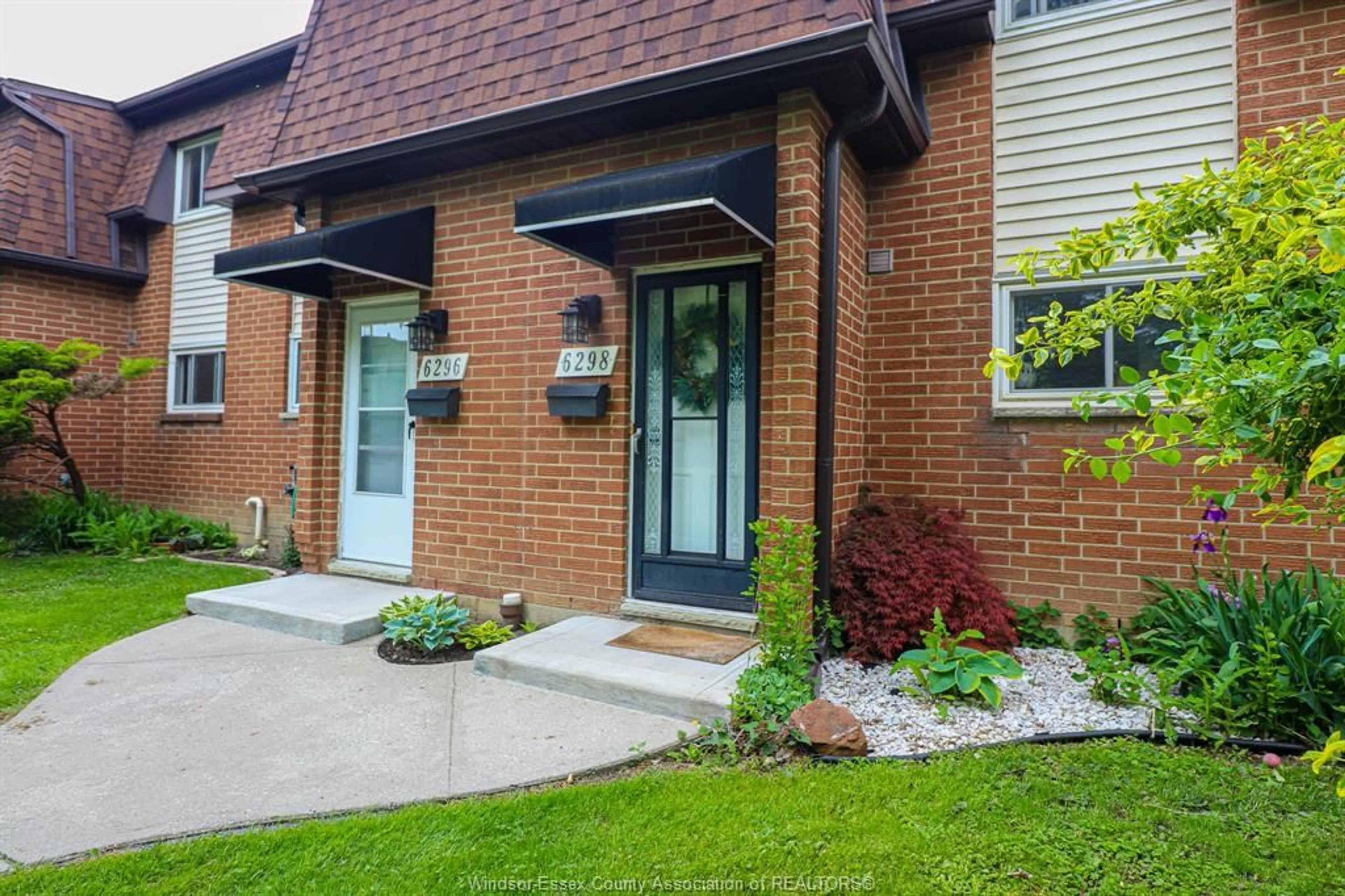 Home with brick exterior material, street for 6298 THORNBERRY Cres, Windsor Ontario N8T 3A3