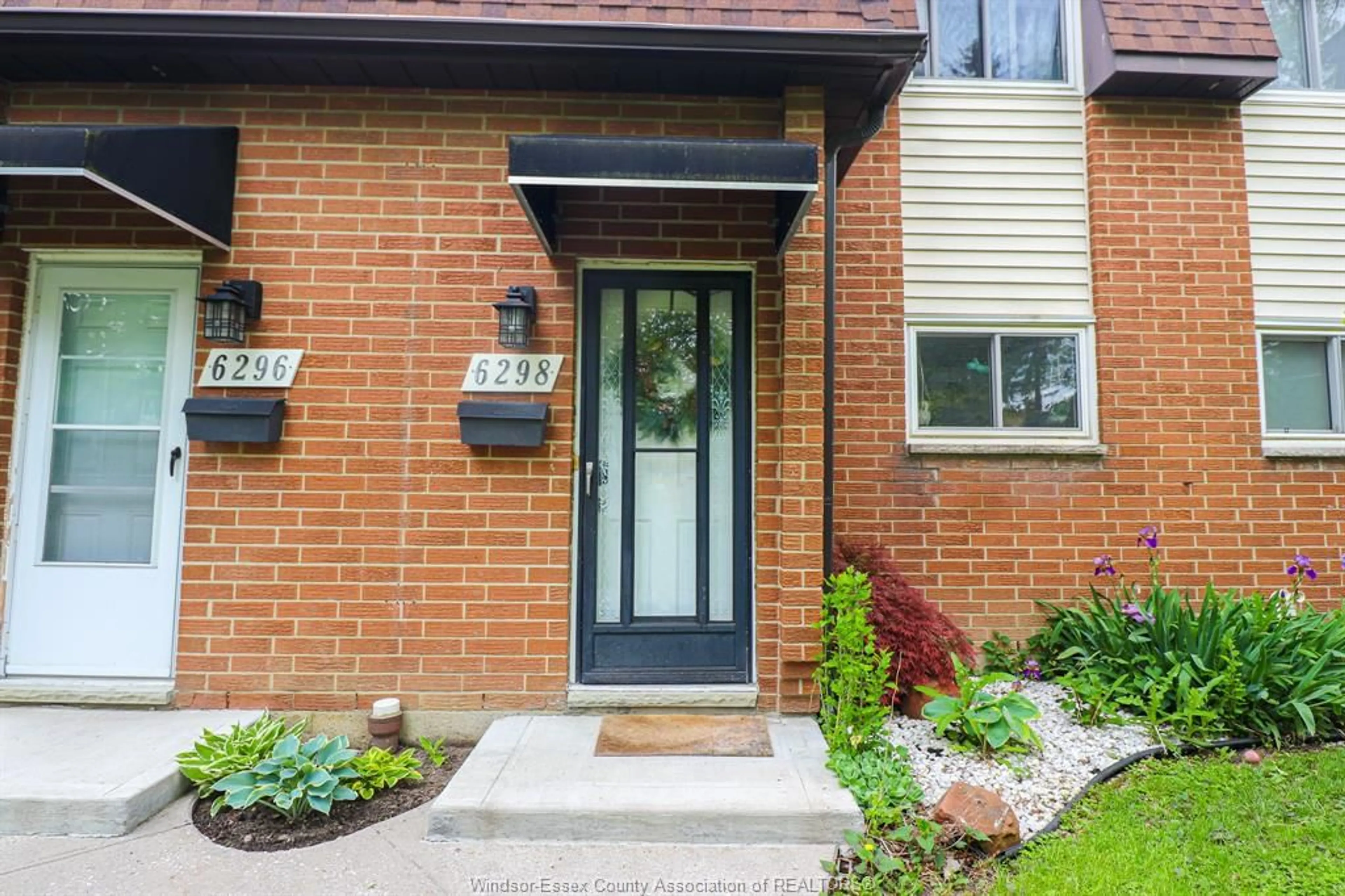 Home with brick exterior material, street for 6298 THORNBERRY Cres, Windsor Ontario N8T 3A3